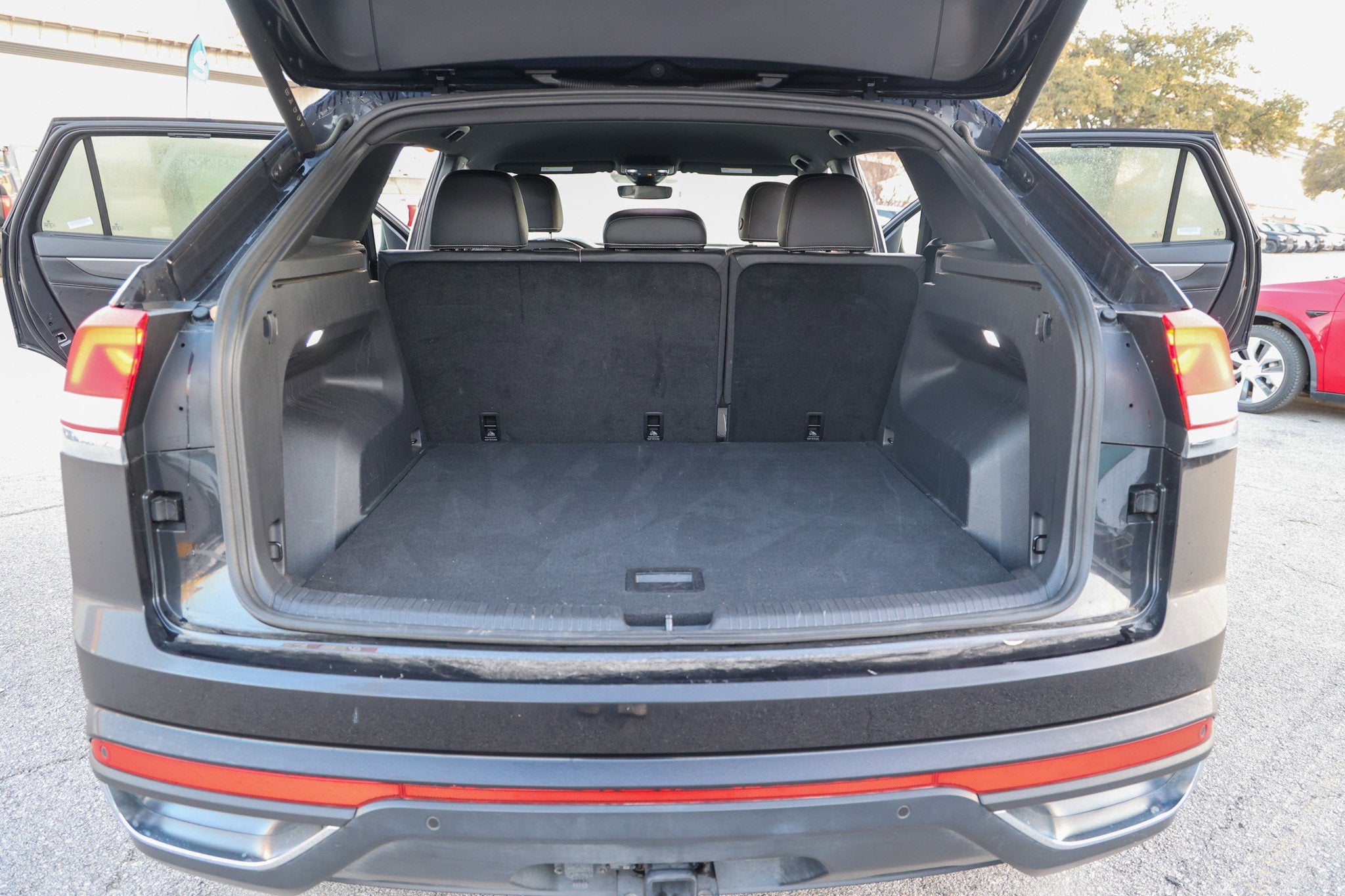 2025 Volkswagen Atlas Cross Sport 2.0T SE w/Technology