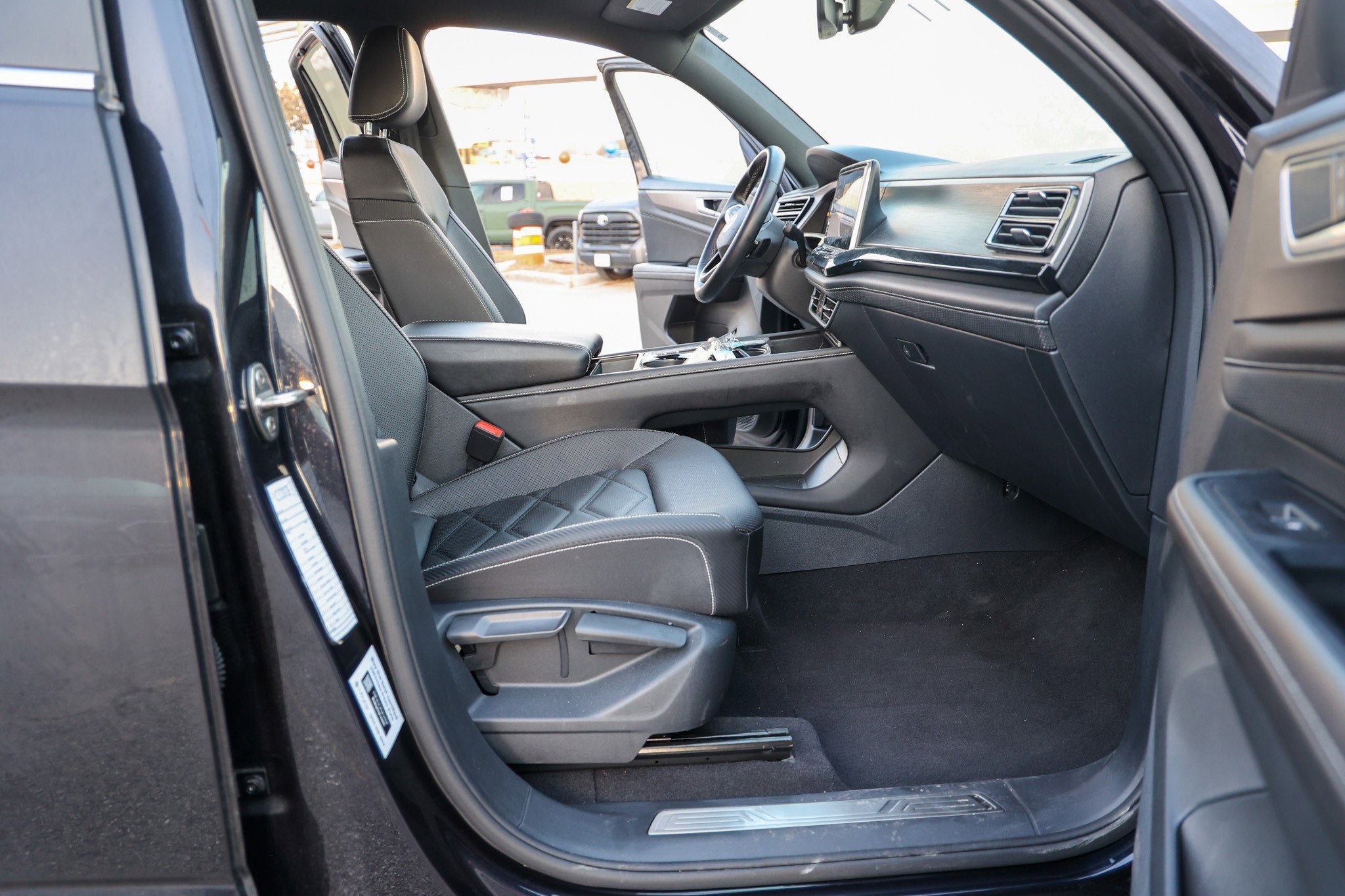 2025 Volkswagen Atlas Cross Sport 2.0T SE w/Technology