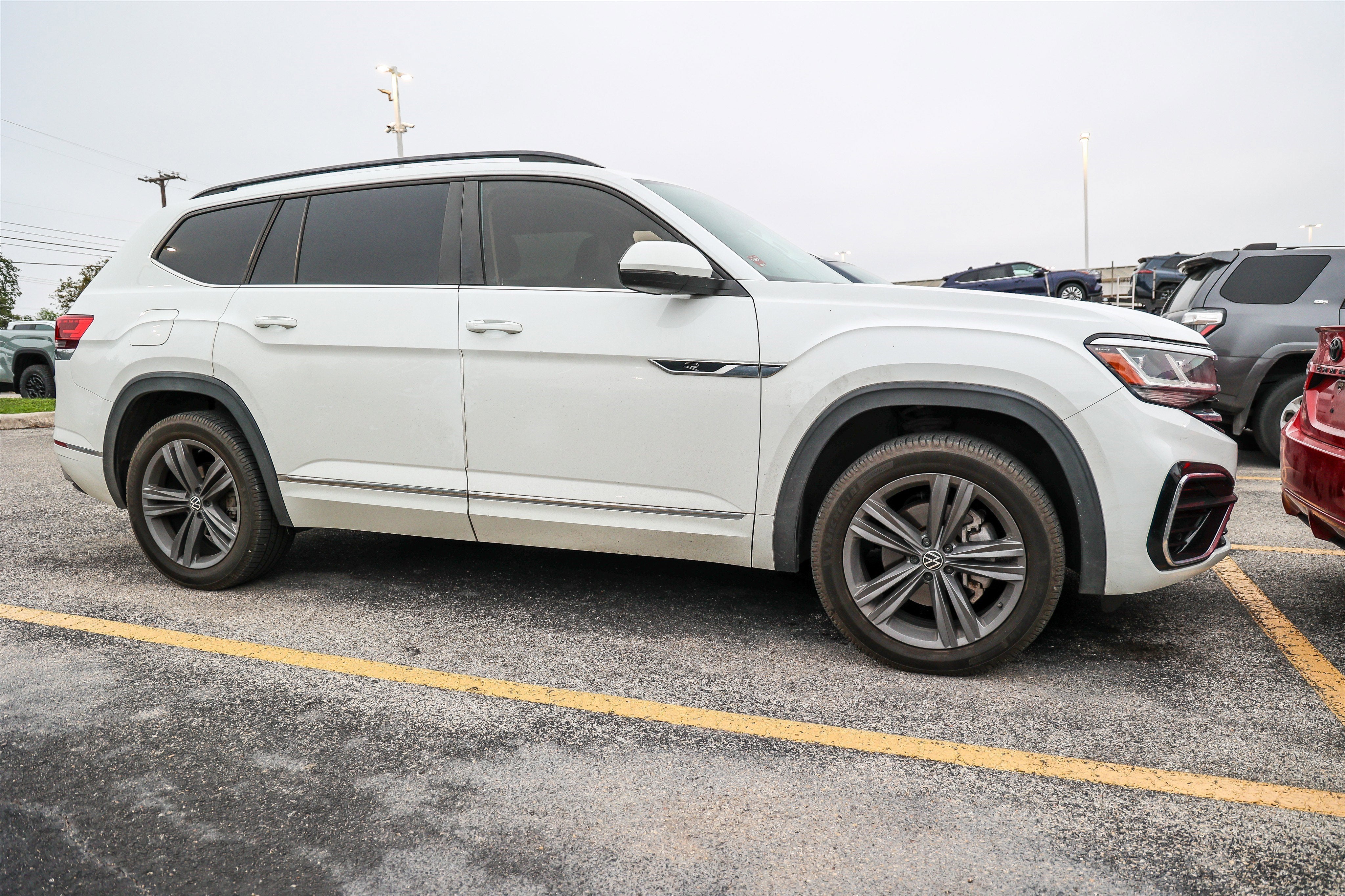 2021 Volkswagen Atlas 3.6L V6 SE w/Technology R-Line
