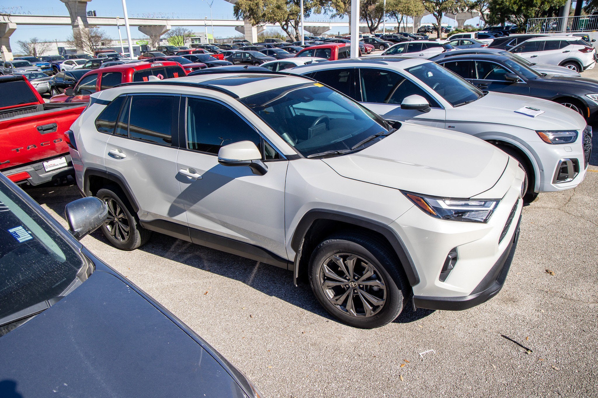 2022 Toyota RAV4 HYBRID Hybrid XLE Premium