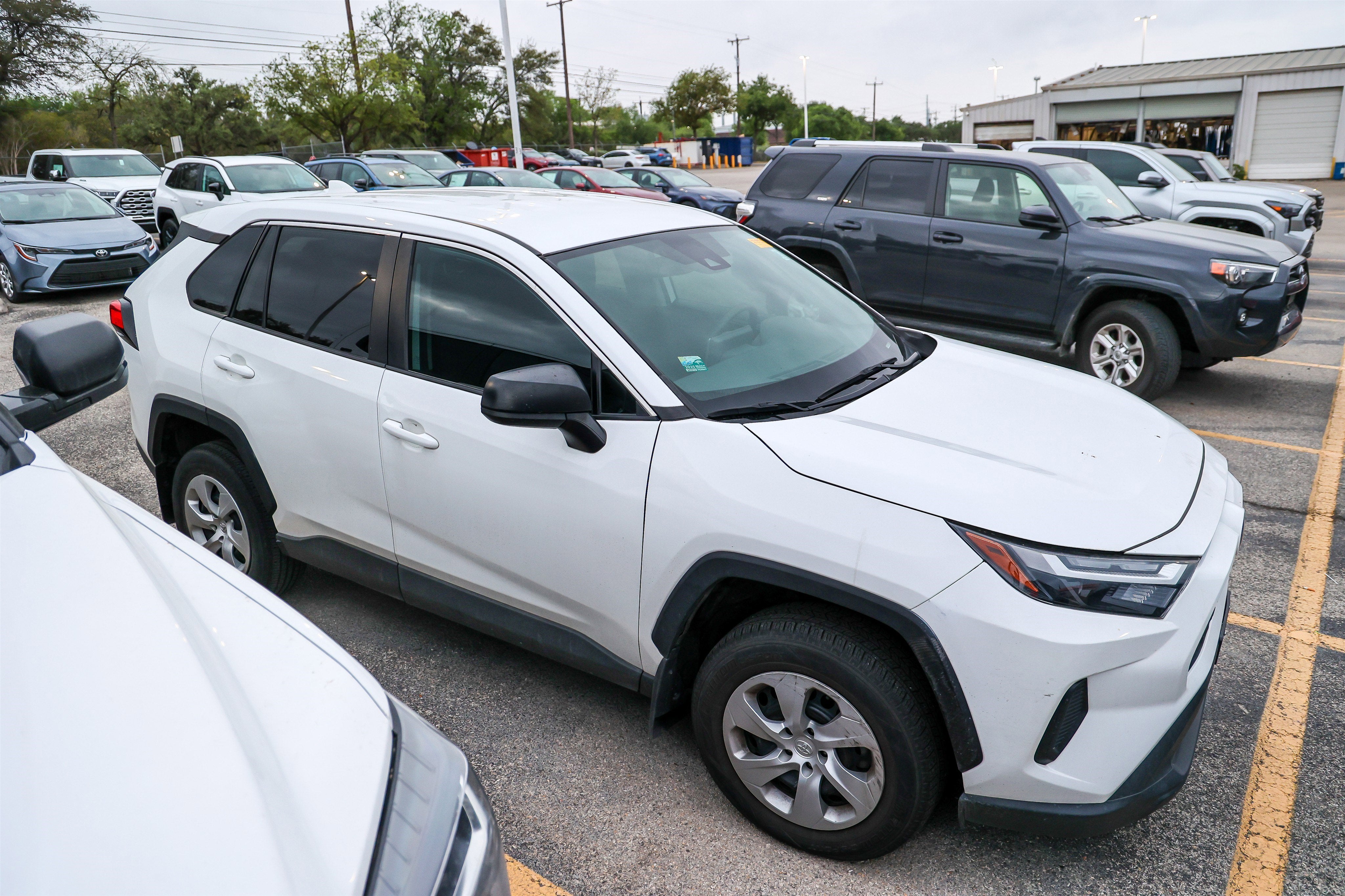 2023 Toyota RAV4 LE