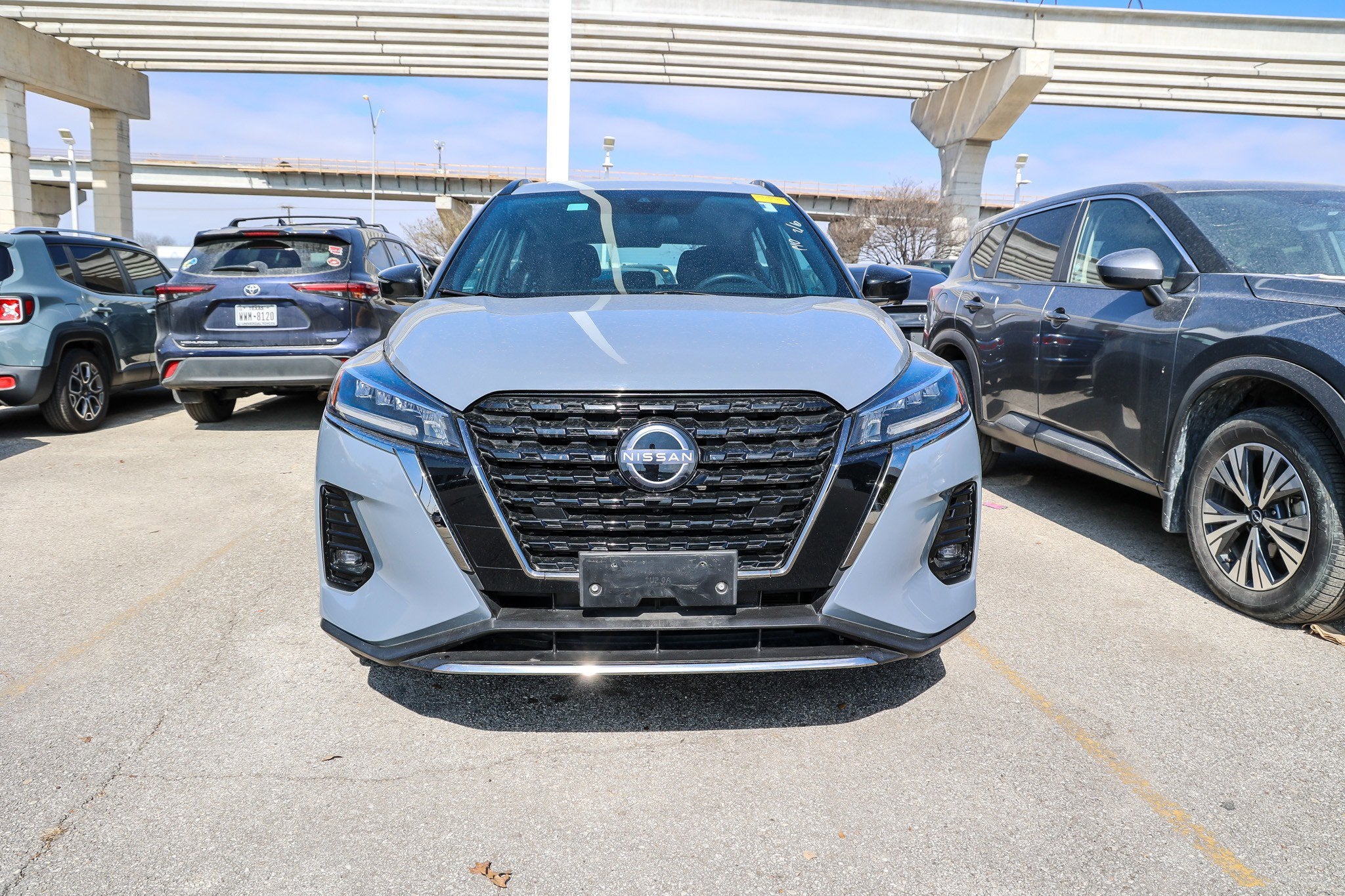 2022 Nissan Kicks SR