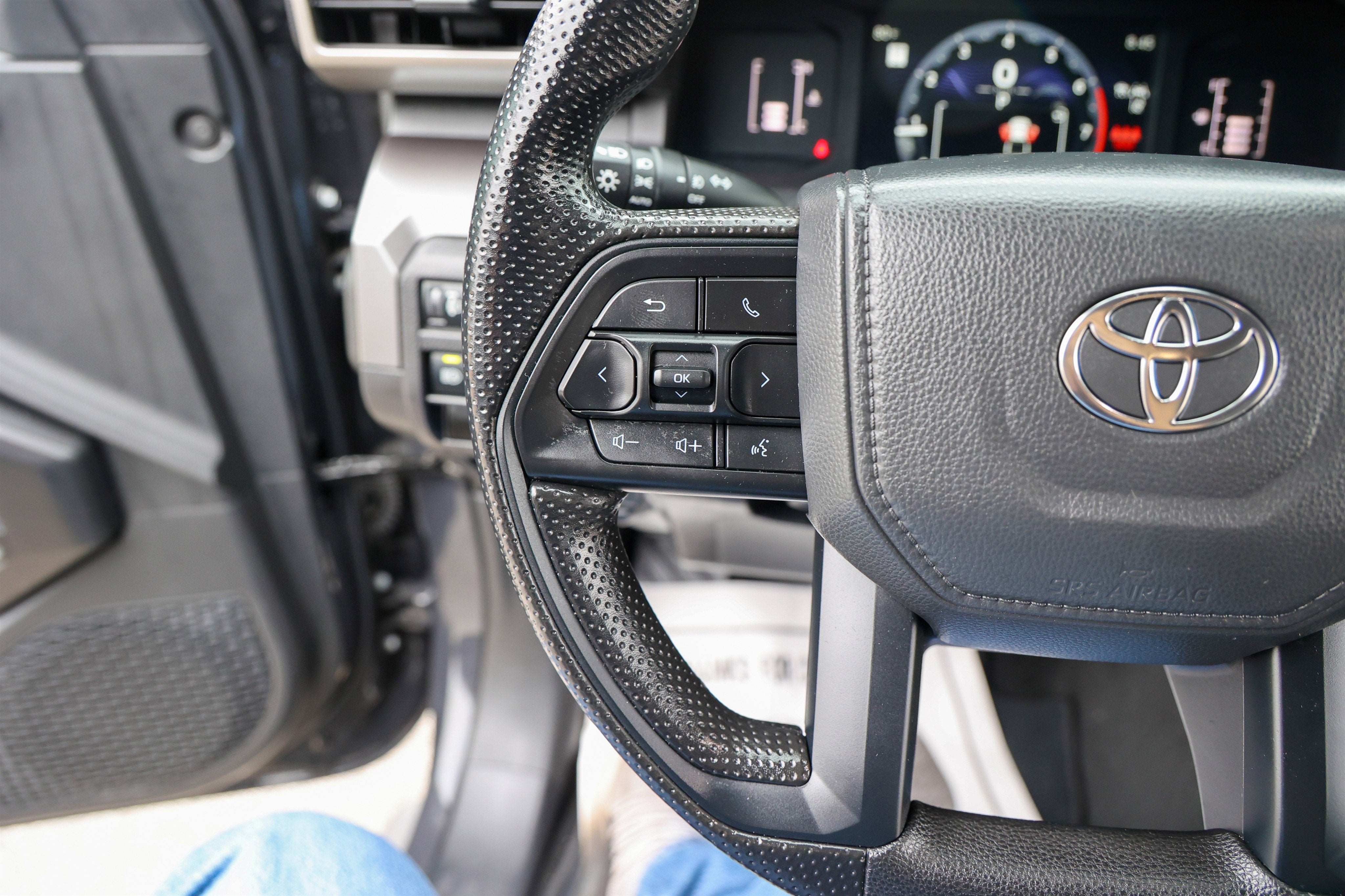 2025 Toyota TACOMA SR5 SR5