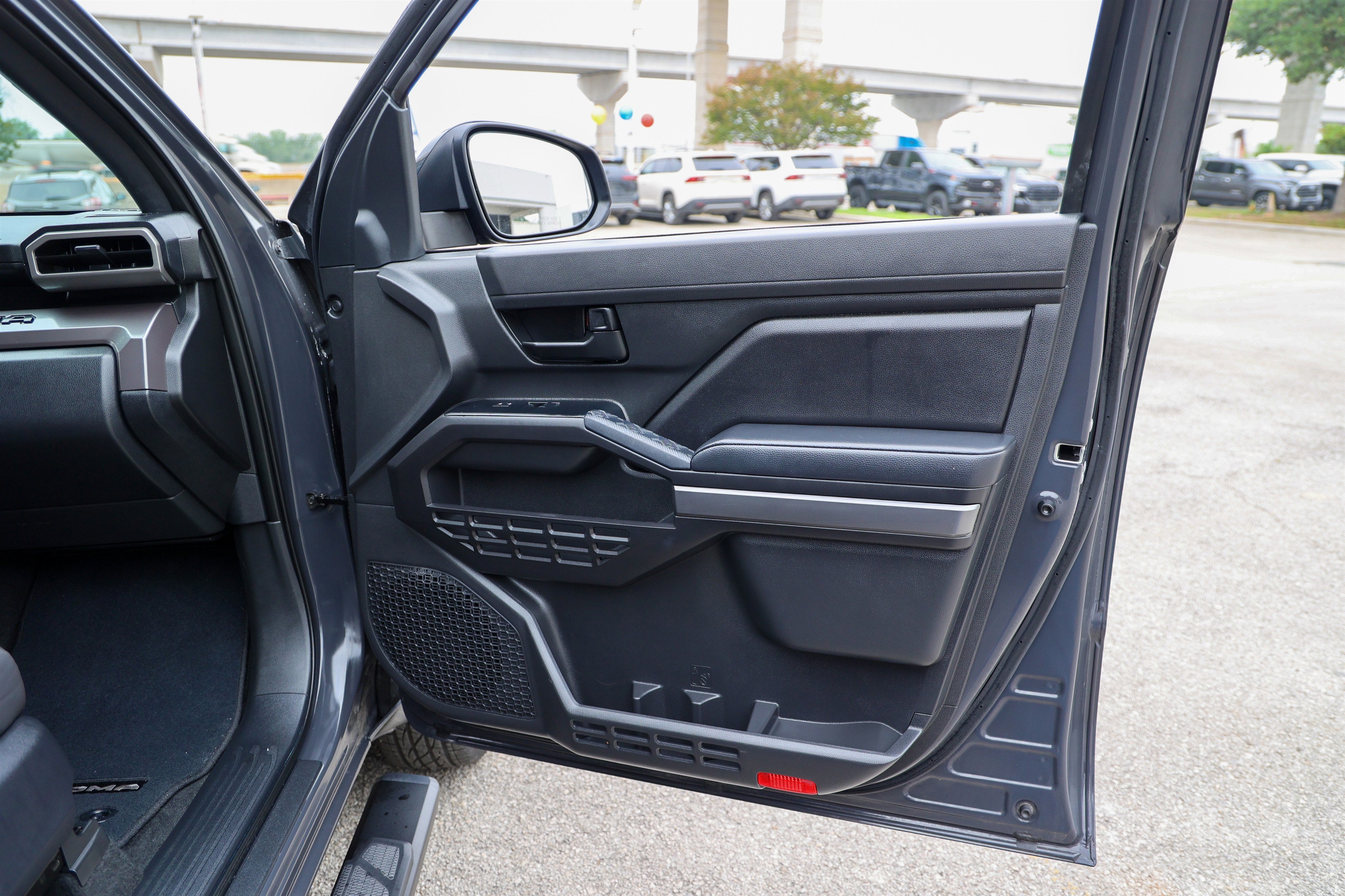 2025 Toyota TACOMA SR5 SR5