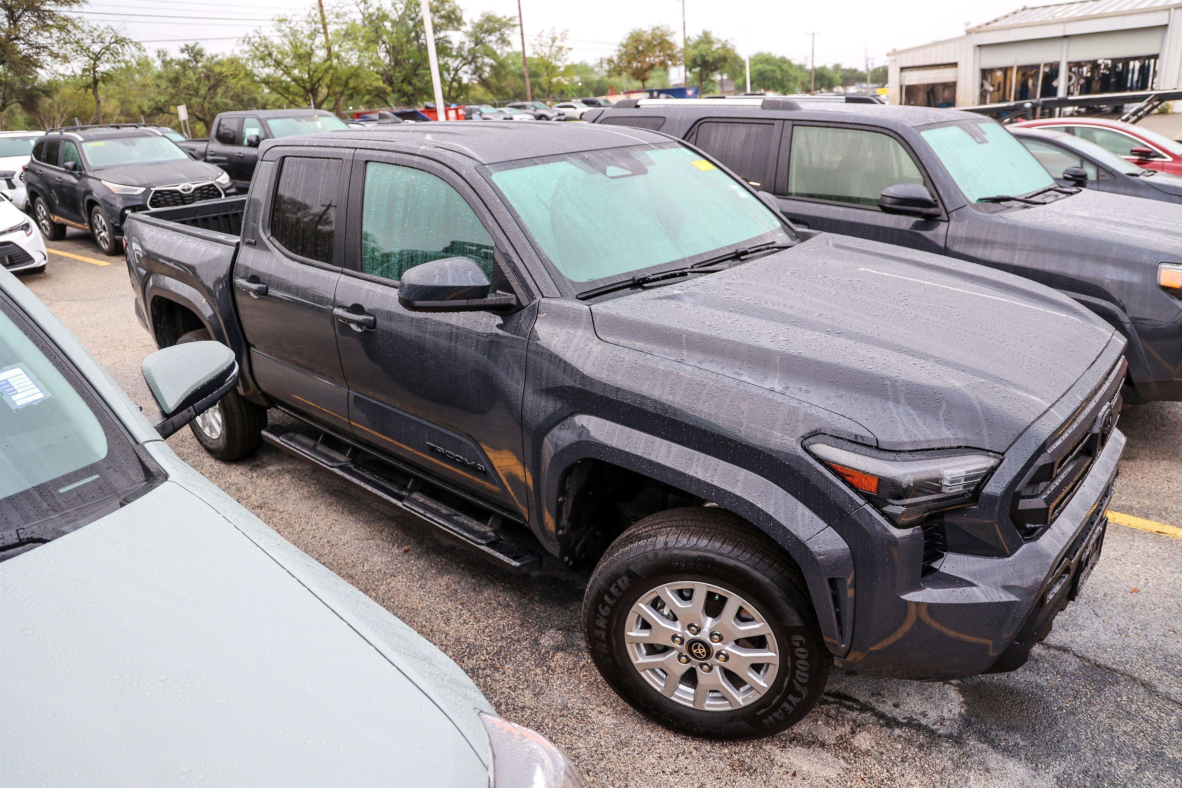 2025 Toyota Tacoma 4WD SR5