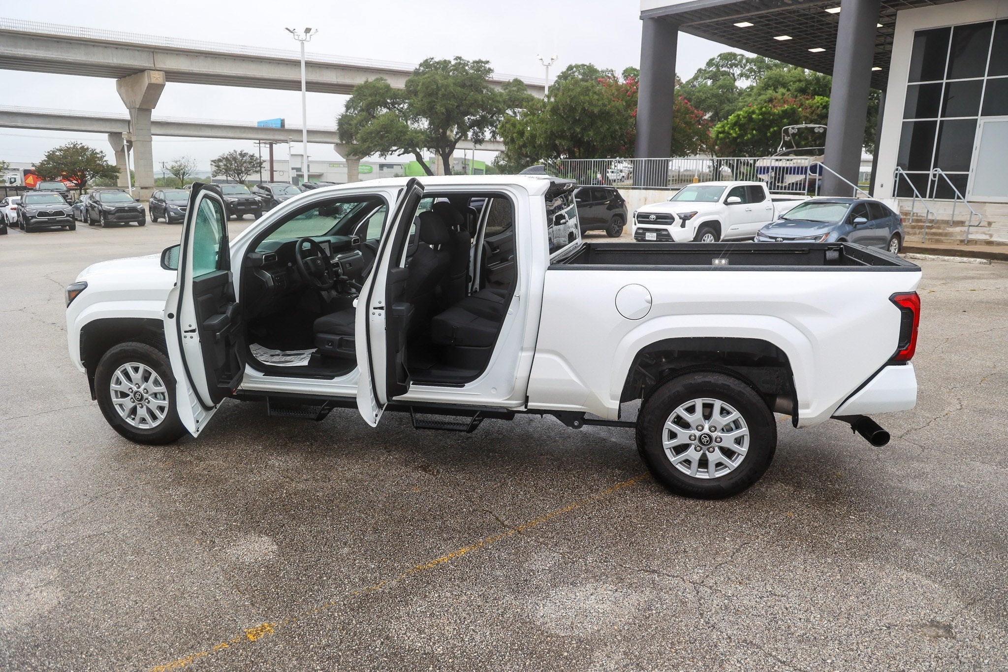 2025 Toyota Tacoma 4WD SR5