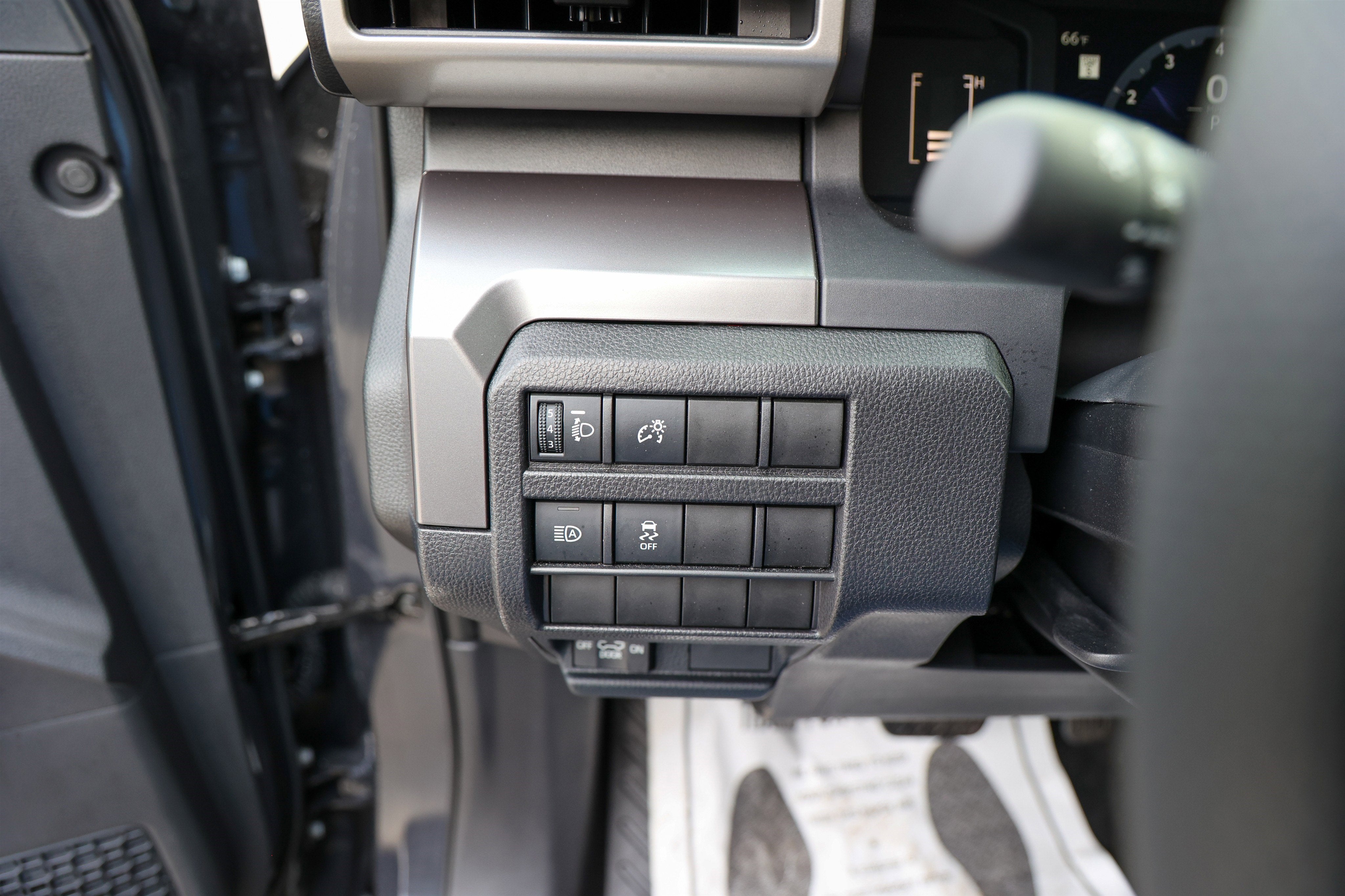 2025 Toyota TACOMA SR5 SR5