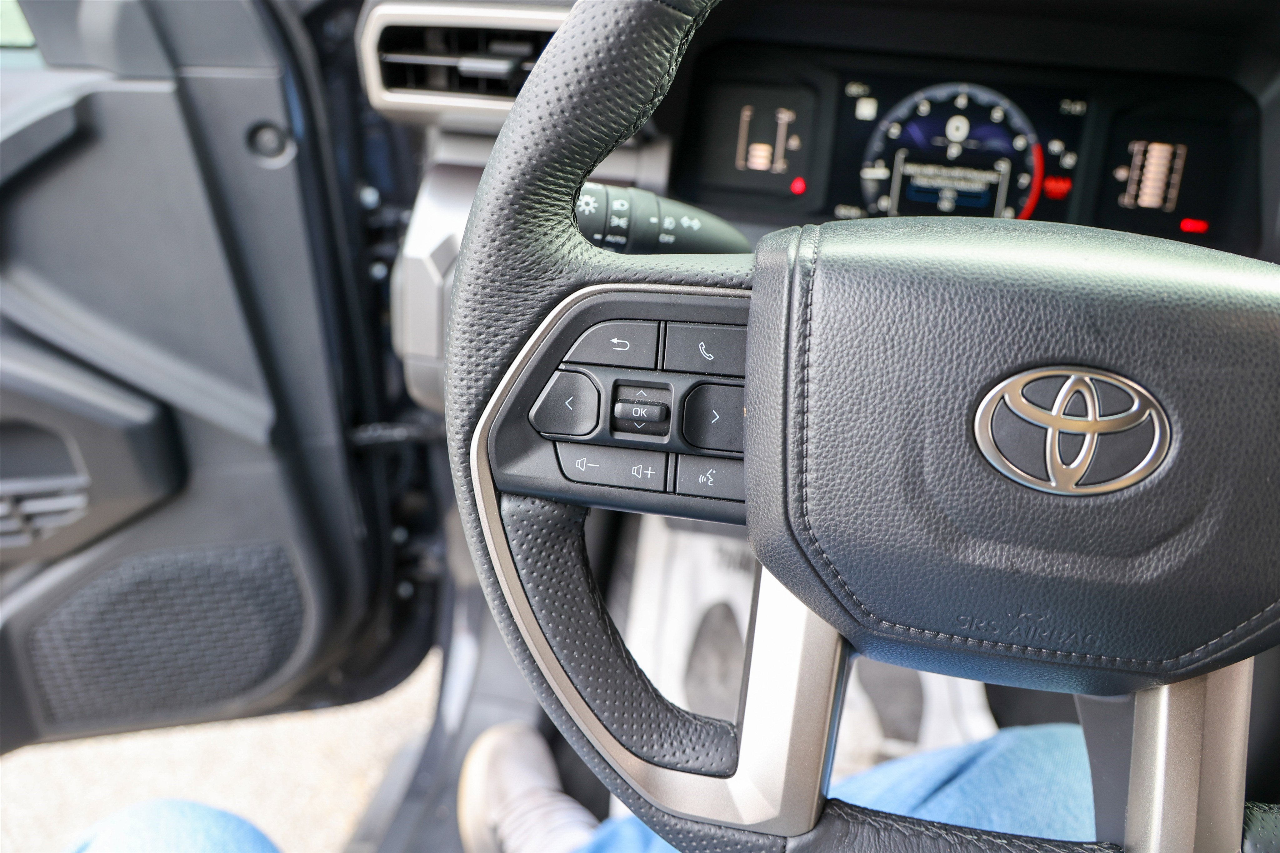 2025 Toyota TACOMA SR5 SR5