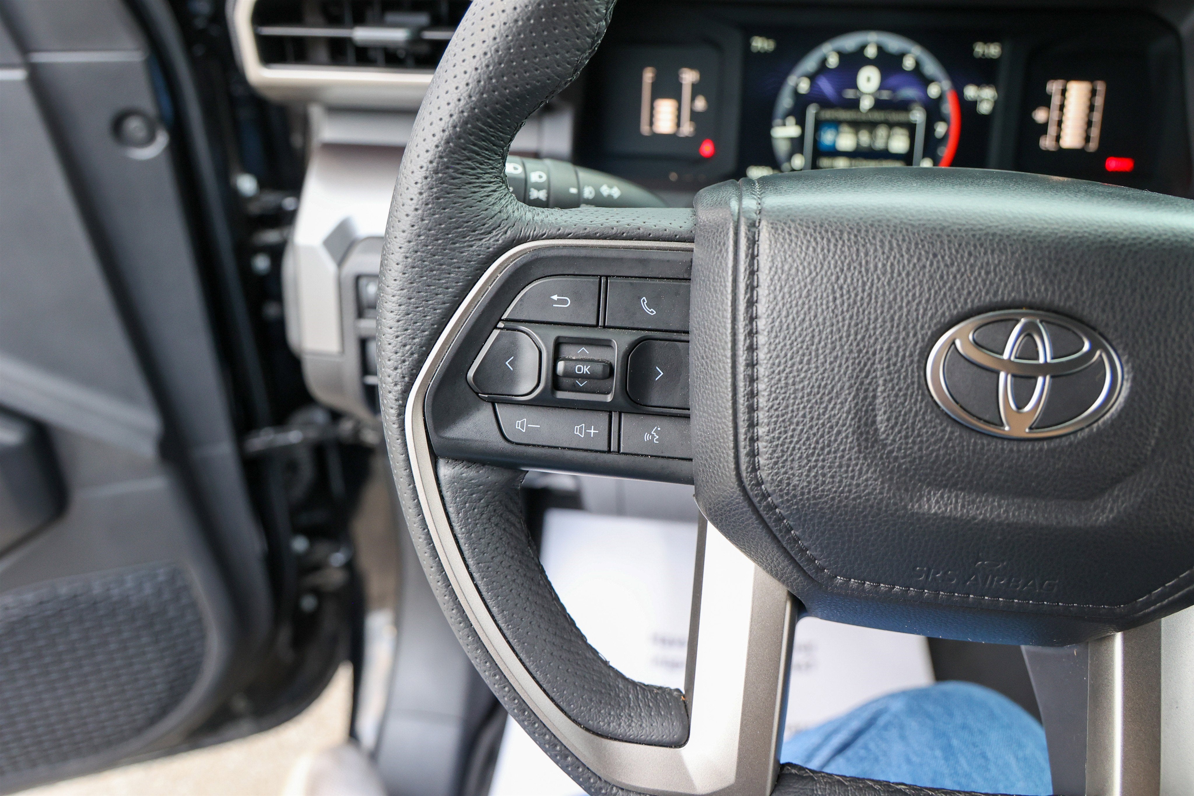 2025 Toyota TACOMA SR5 SR5