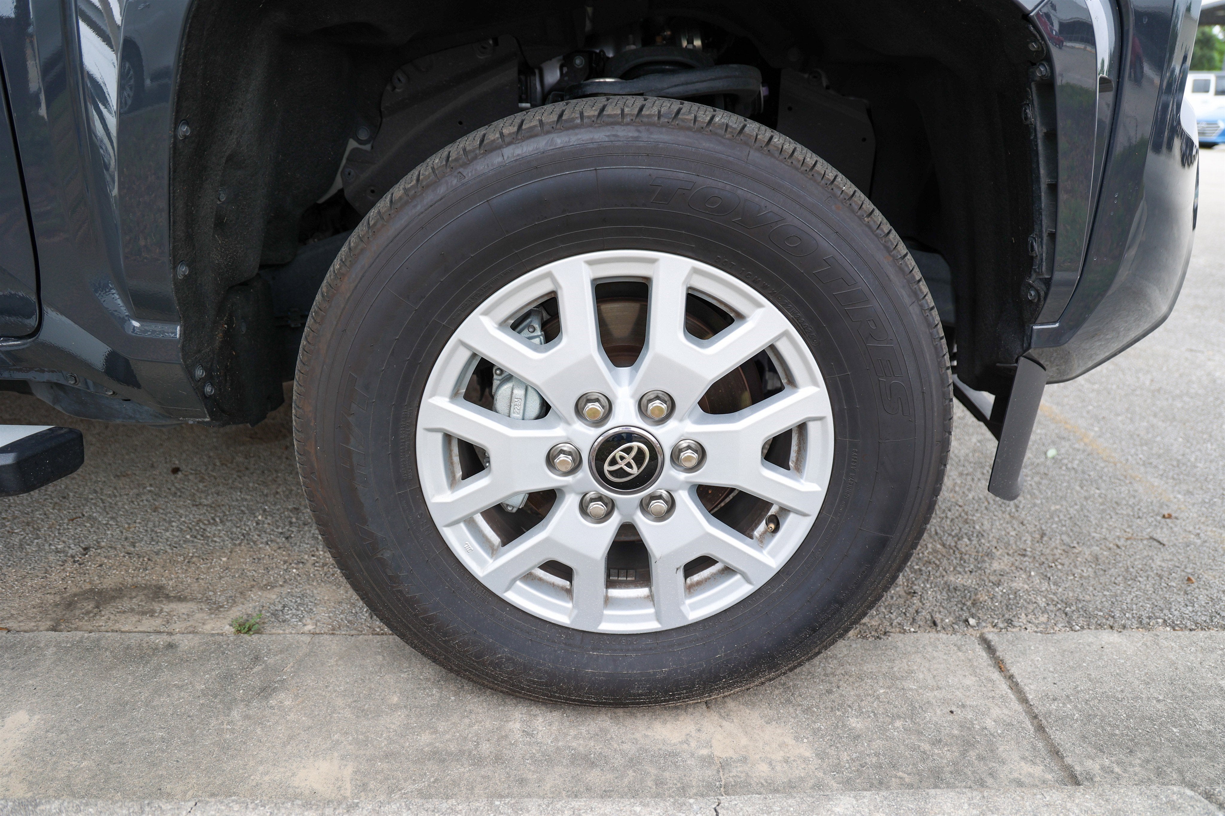 2025 Toyota TACOMA SR5 SR5