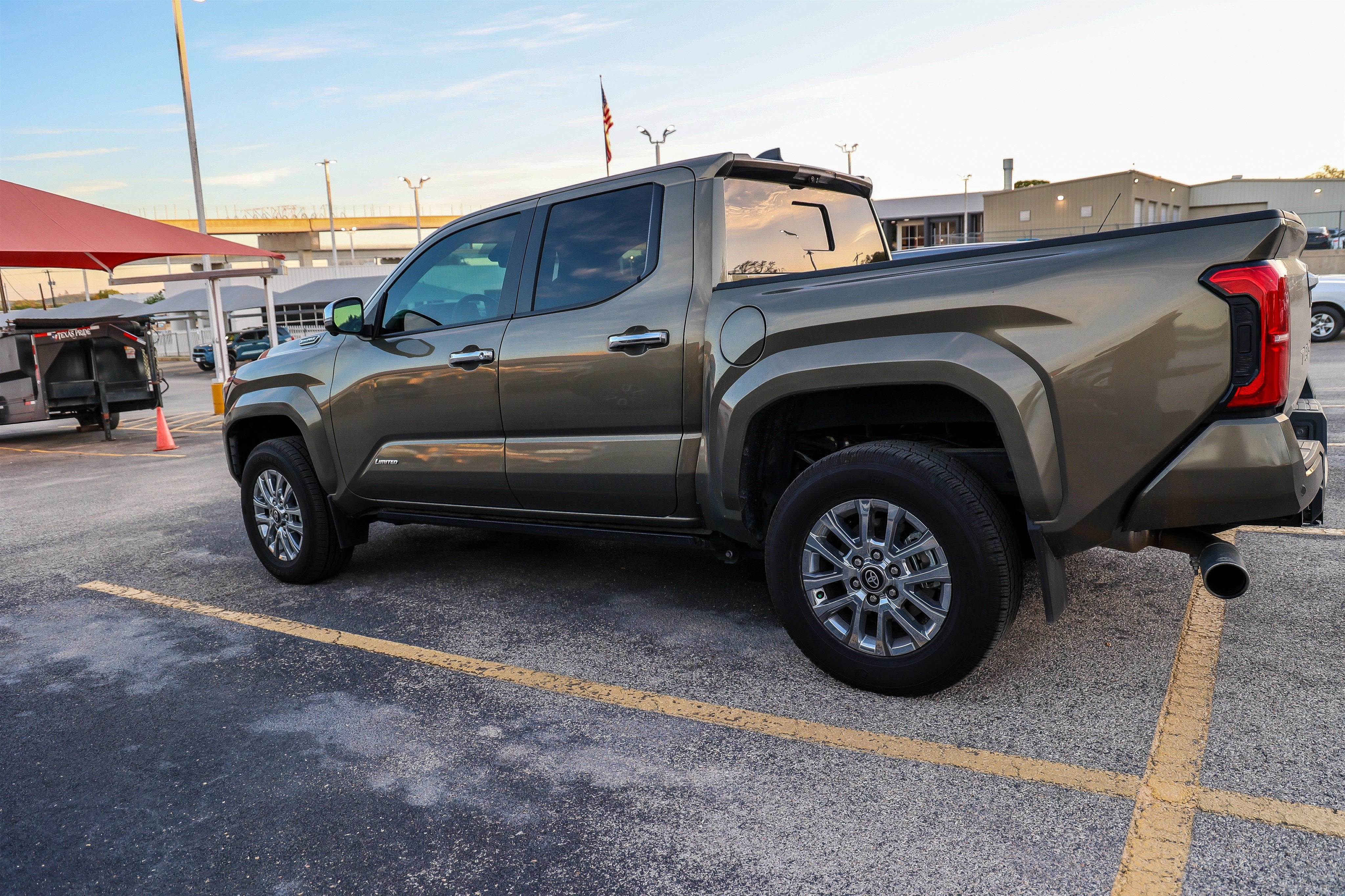 2025 Toyota TACOMA LTD HV Limited Hybrid