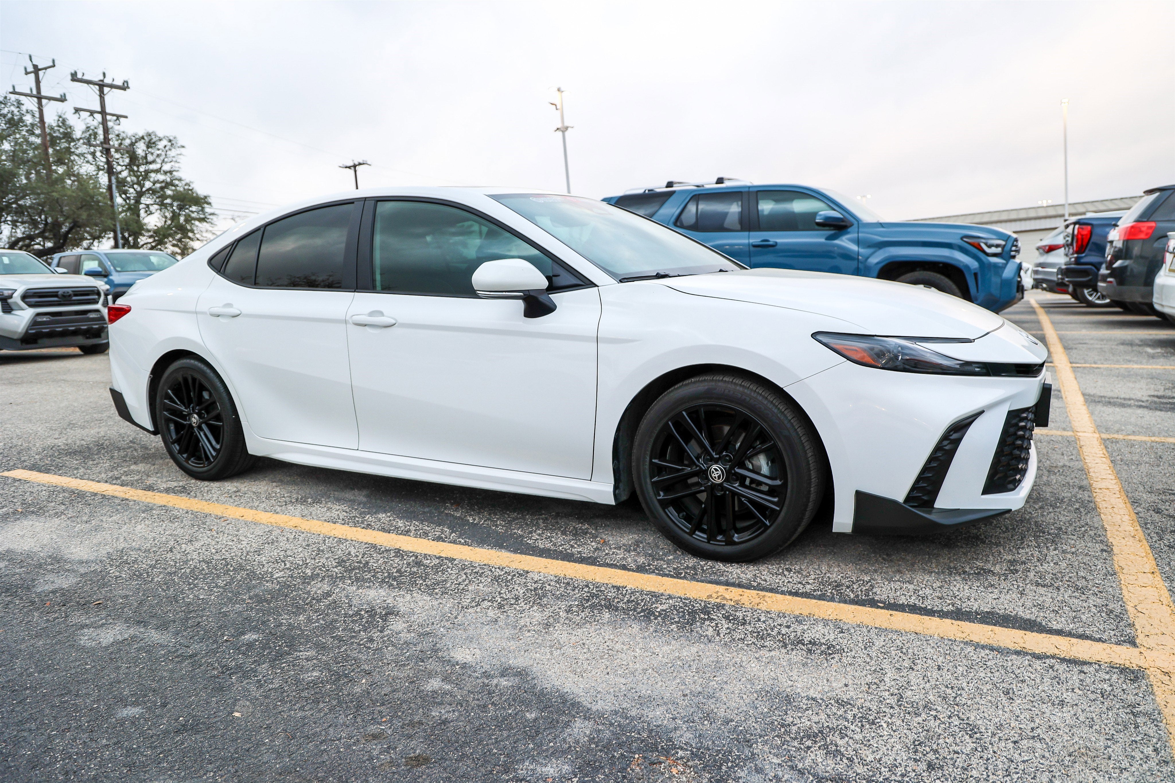2025 Toyota CAMRY SE