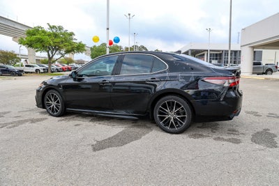 2022 Toyota CAMRY SE