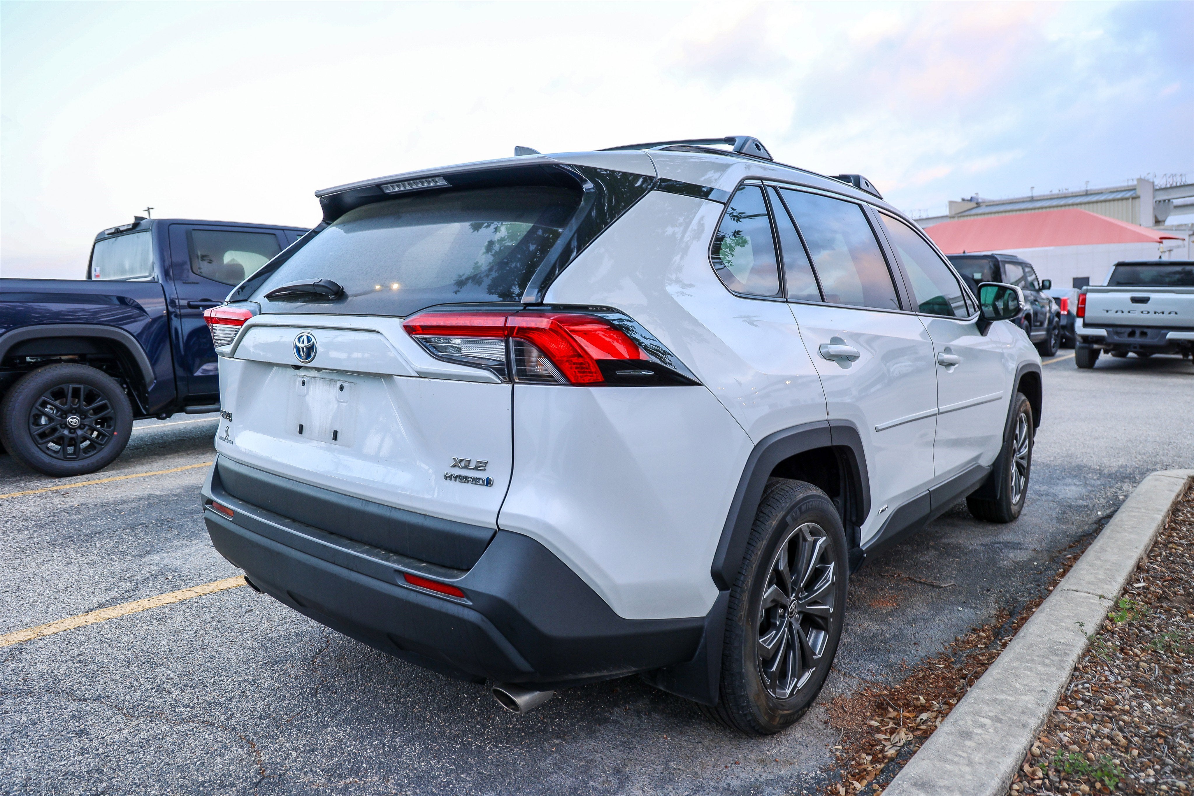 2024 Toyota RAV4 HYBRID Hybrid XLE Premium
