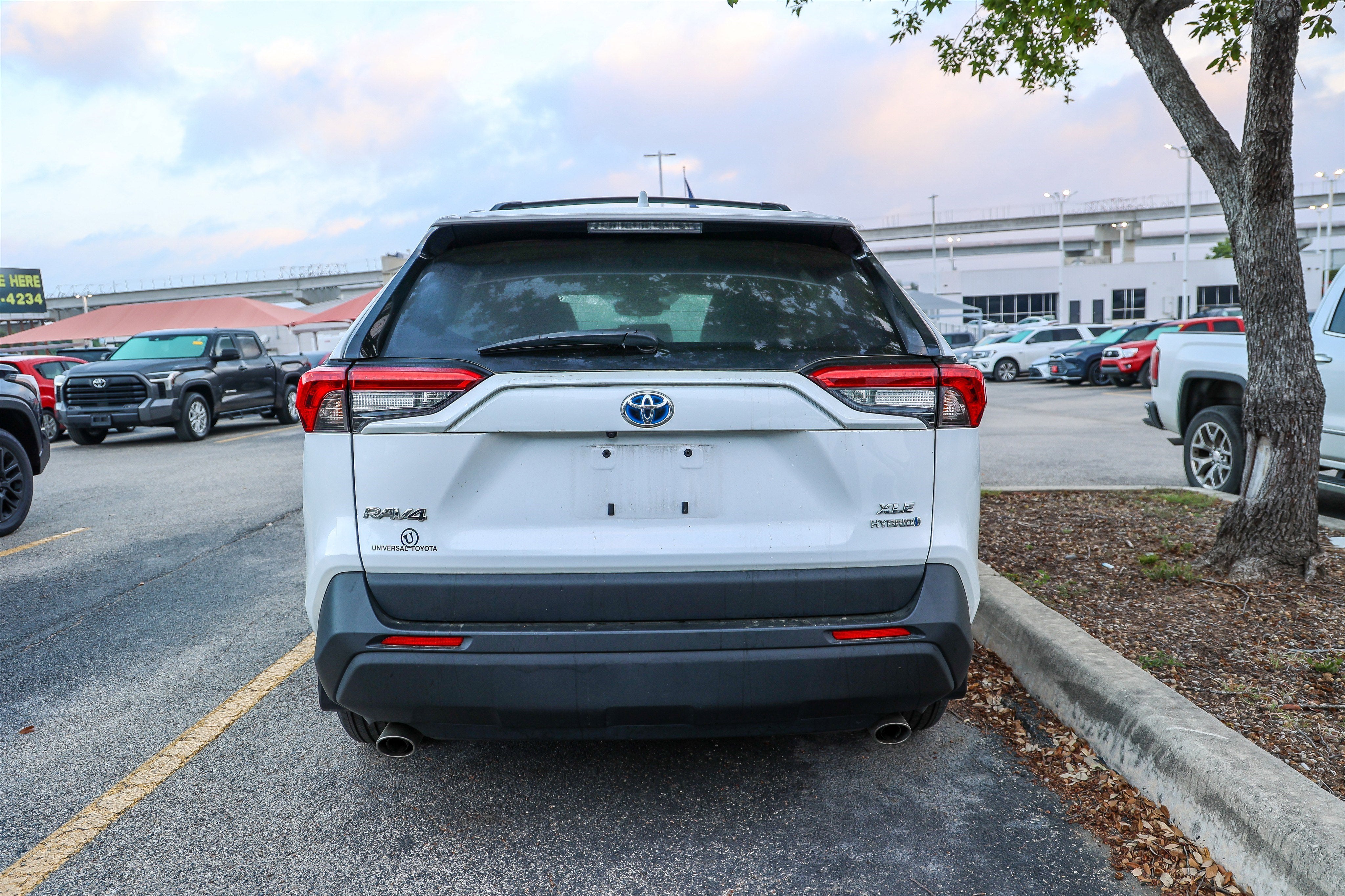 2024 Toyota RAV4 HYBRID Hybrid XLE Premium