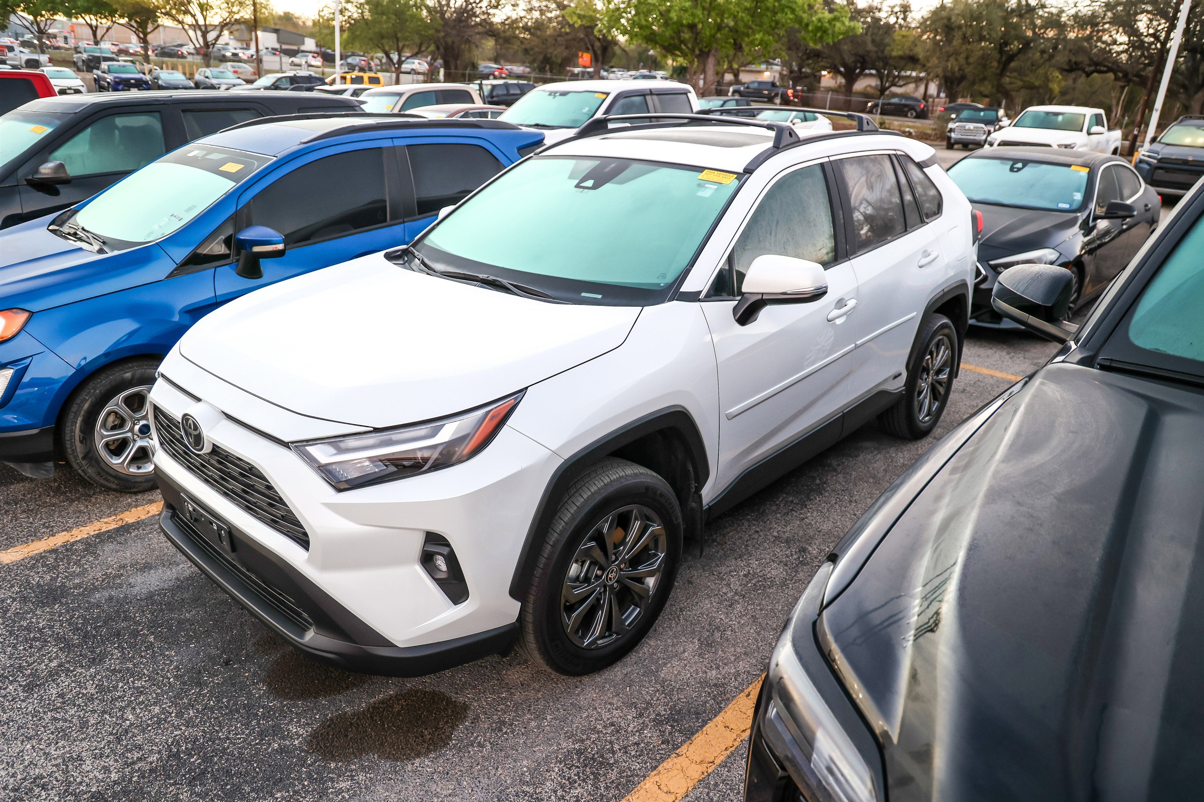 2025 Toyota RAV4 Hybrid XLE Premium
