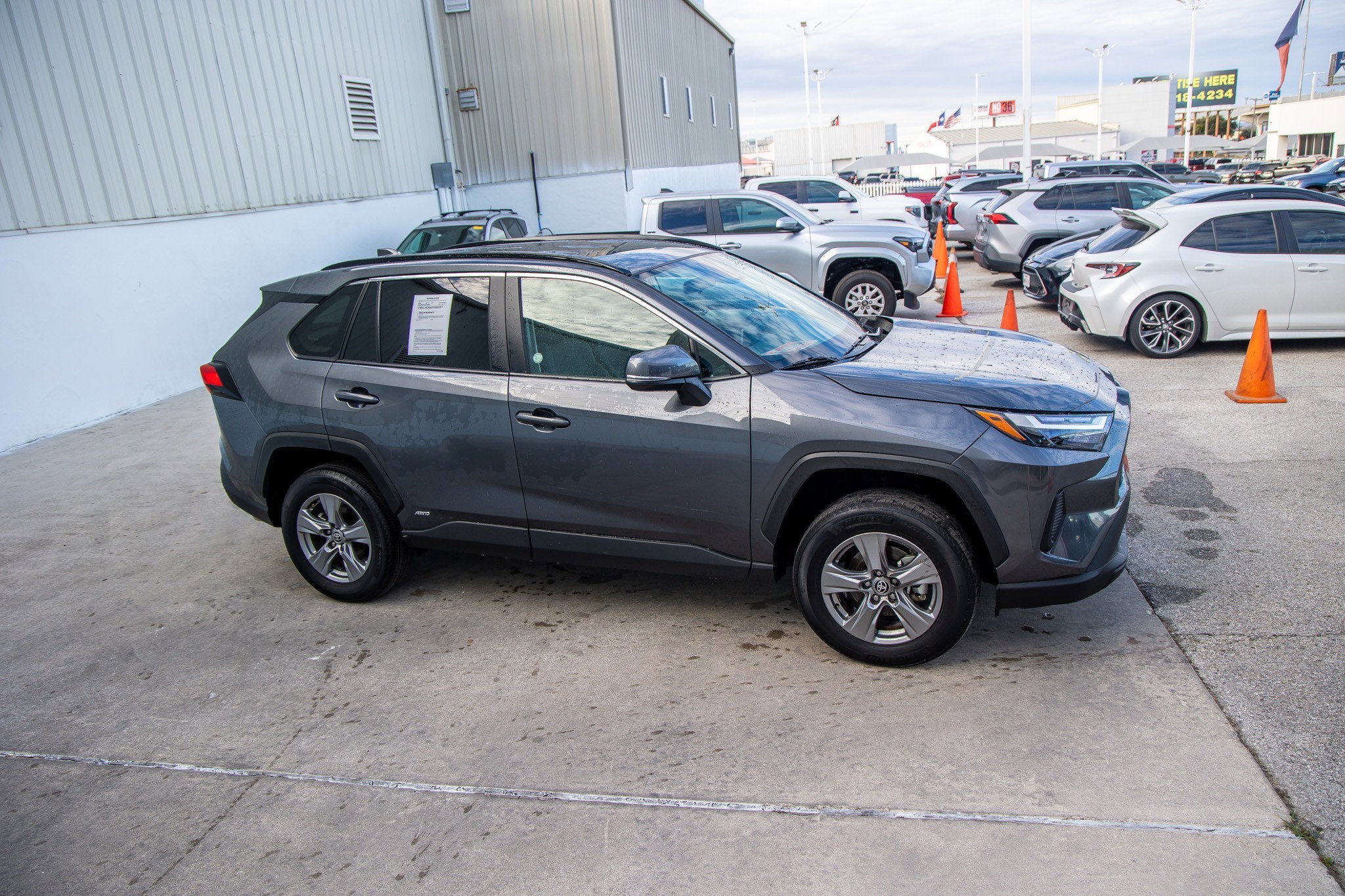 2025 Toyota RAV4 HYBRID Hybrid XLE