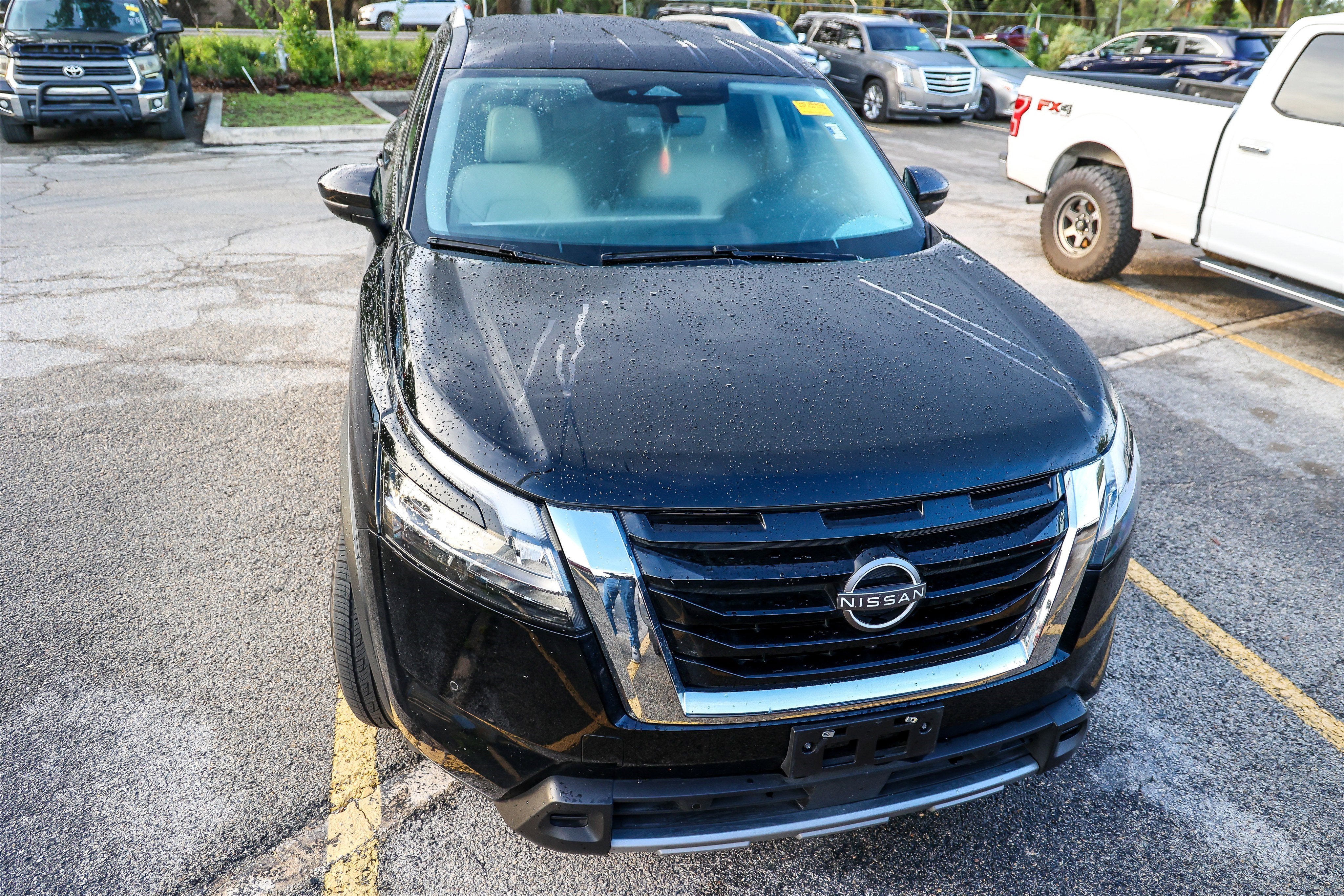 2024 Nissan Pathfinder SL