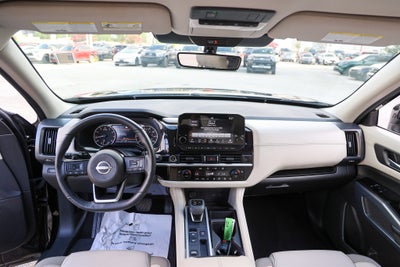2024 Nissan Pathfinder SL
