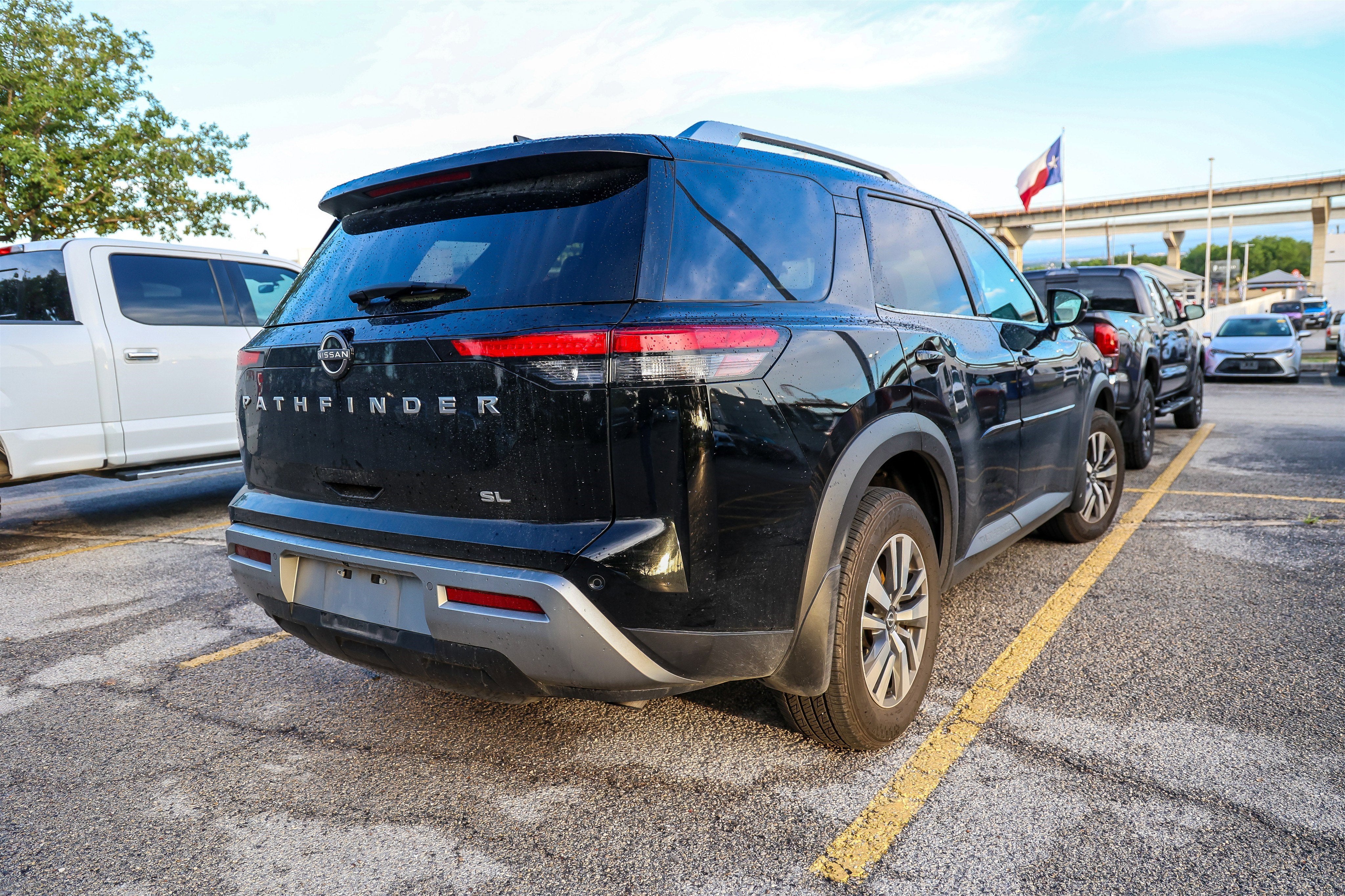 2024 Nissan Pathfinder SL