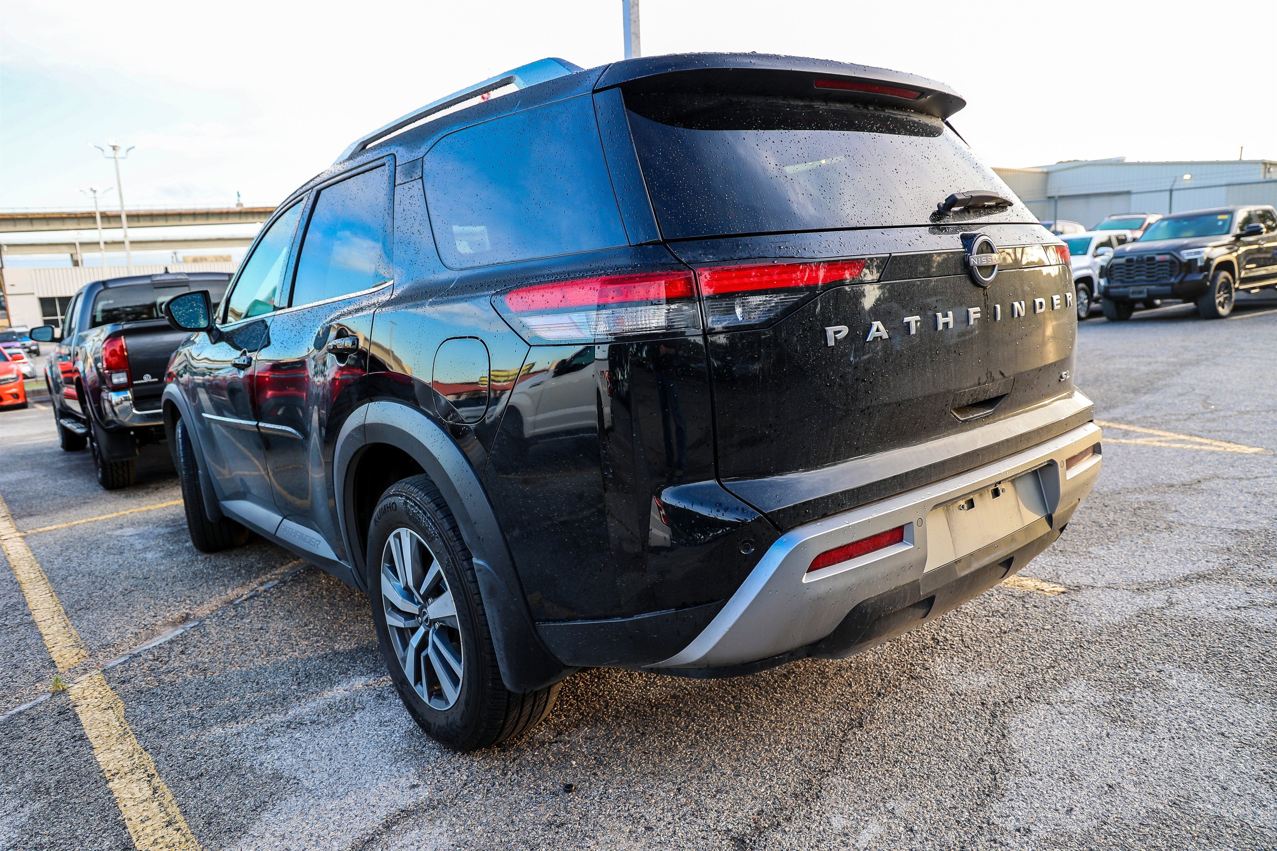 2024 Nissan Pathfinder SL