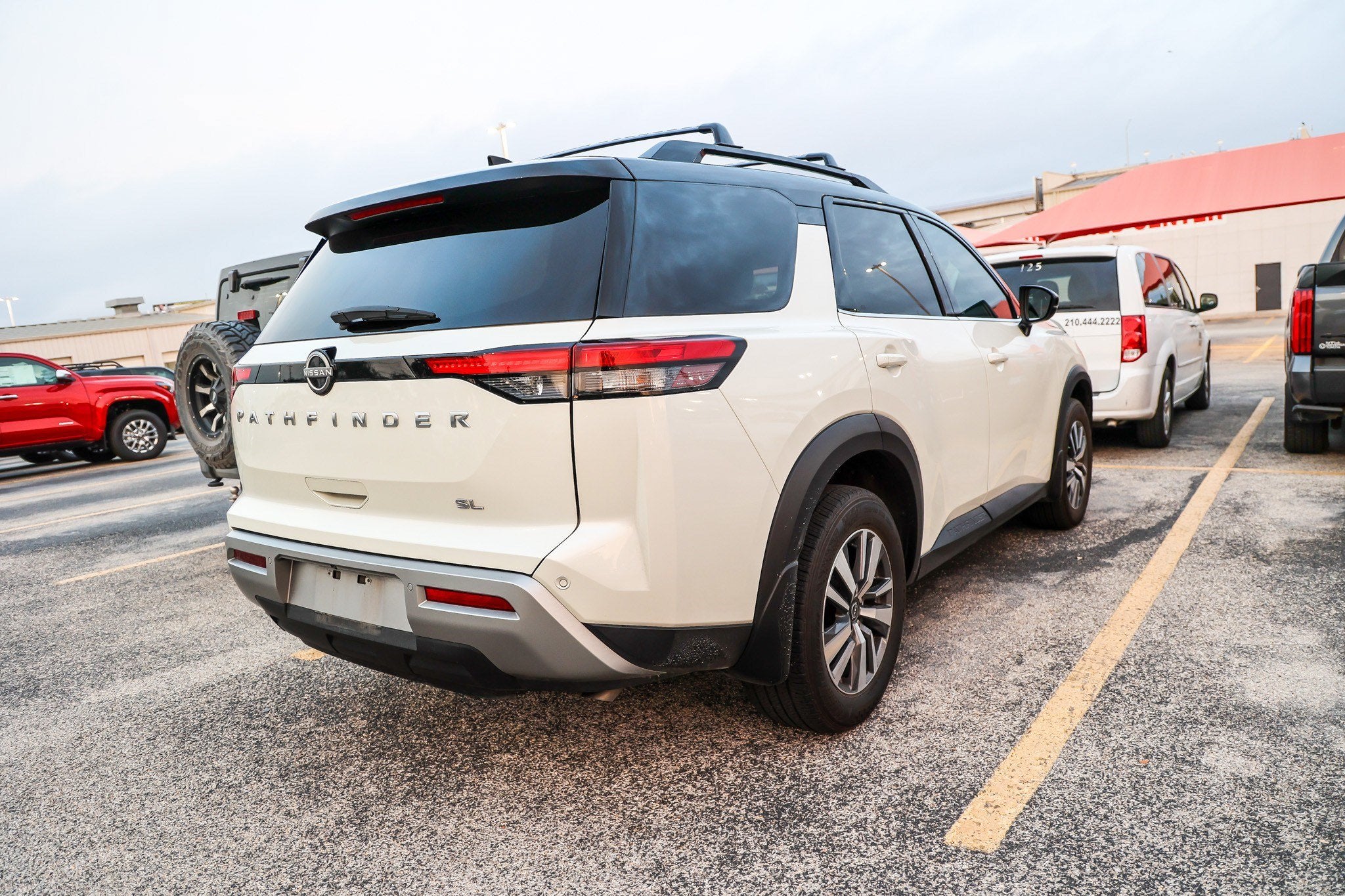 2024 Nissan Pathfinder SL