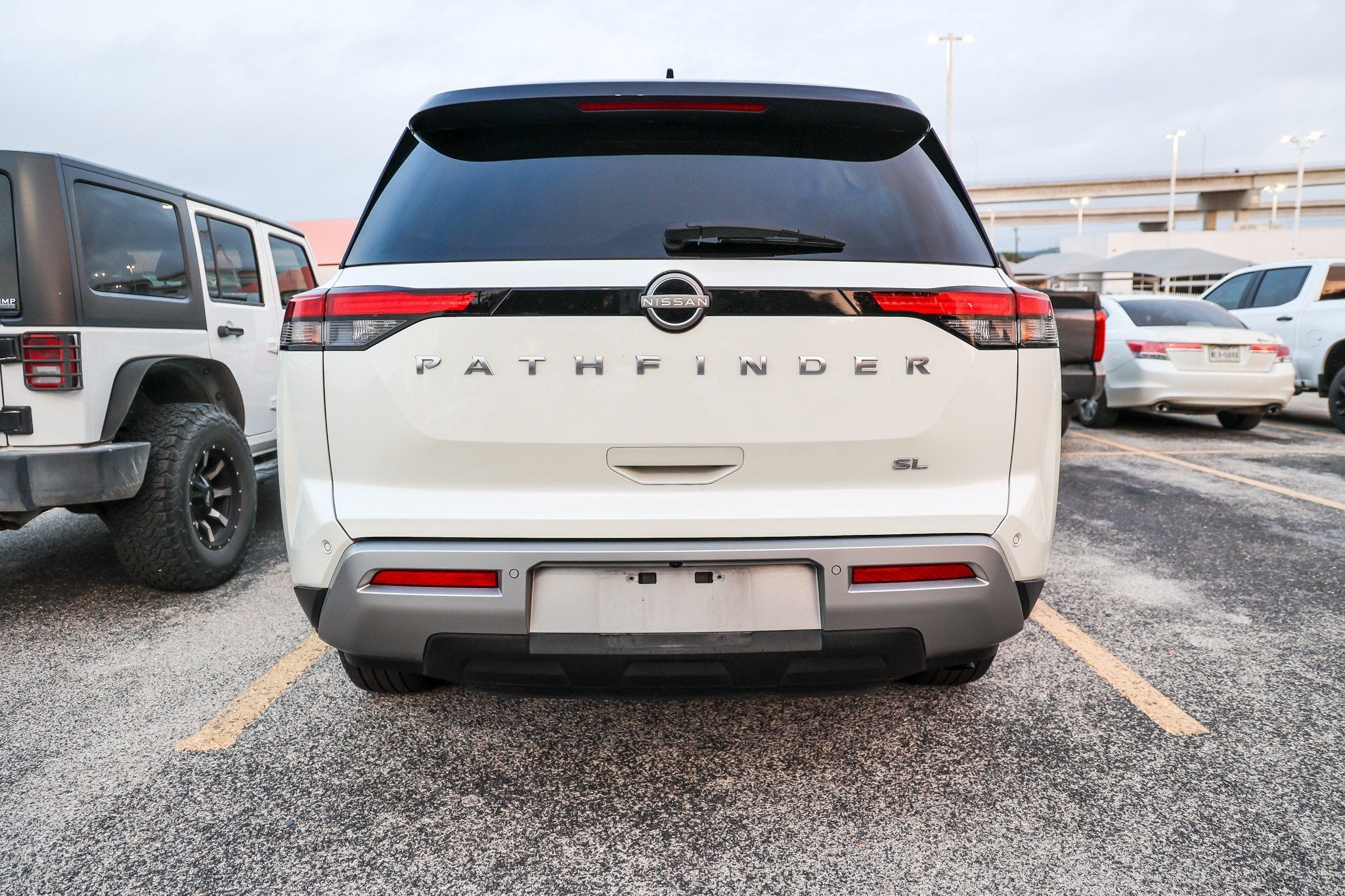 2024 Nissan Pathfinder SL