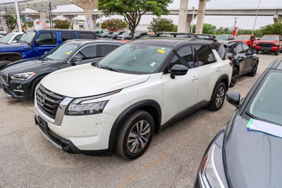 2022 Nissan Pathfinder SL