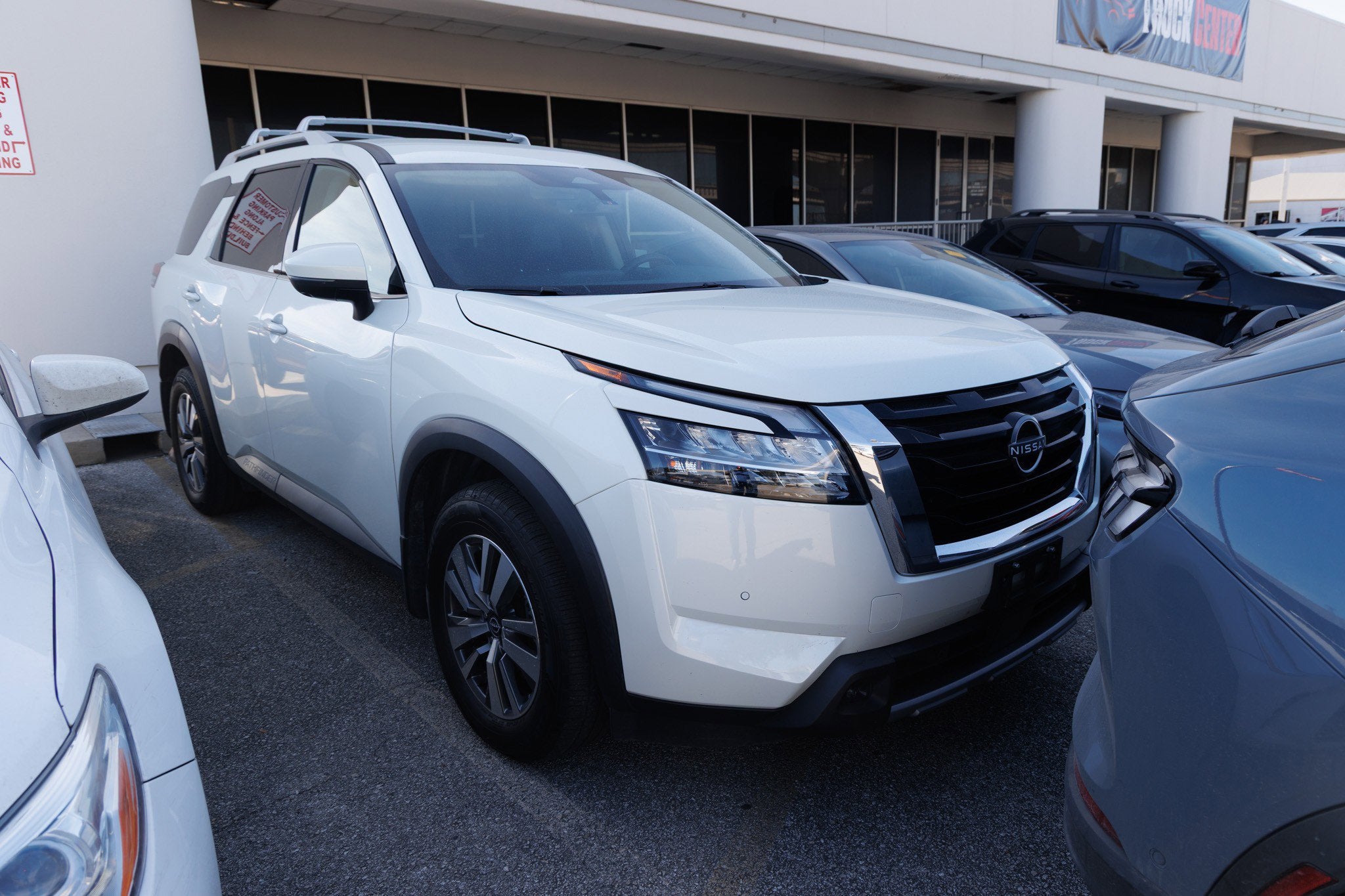2023 Nissan Pathfinder SL