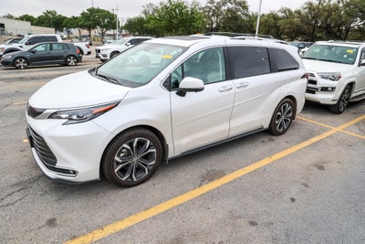 2025 Toyota Sienna Platinum