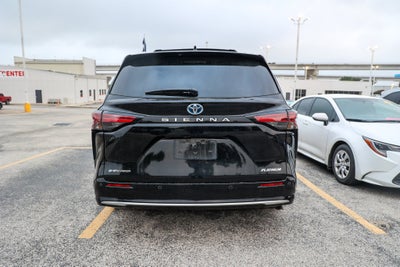 2025 Toyota Sienna Platinum