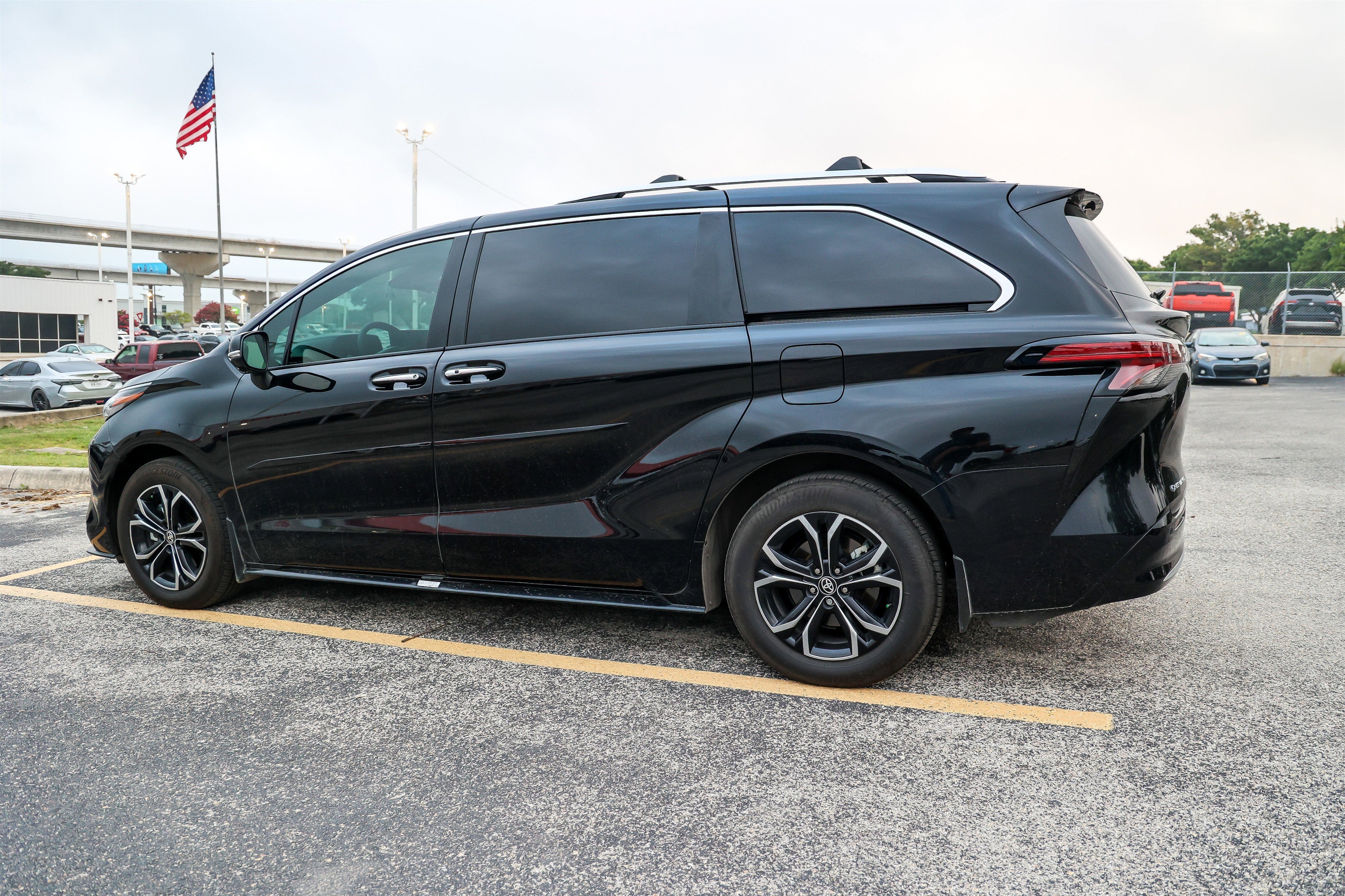 2025 Toyota Sienna Platinum