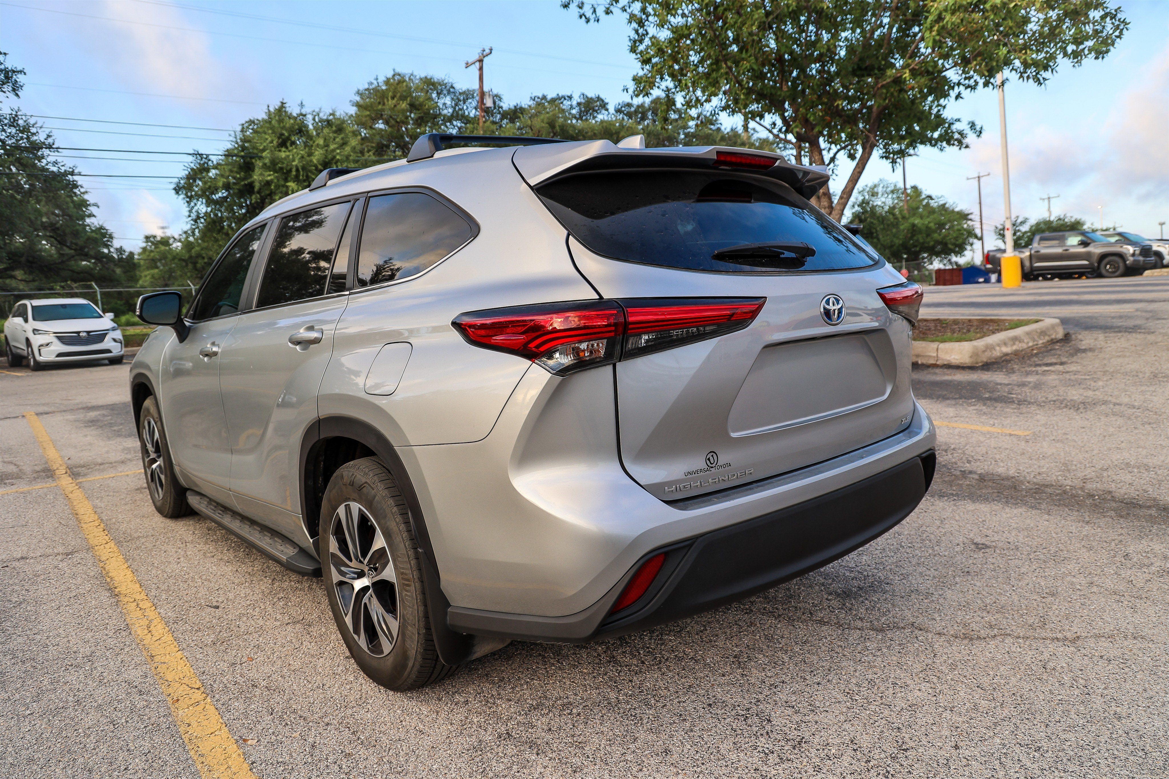 2023 Toyota Highlander Hybrid XLE