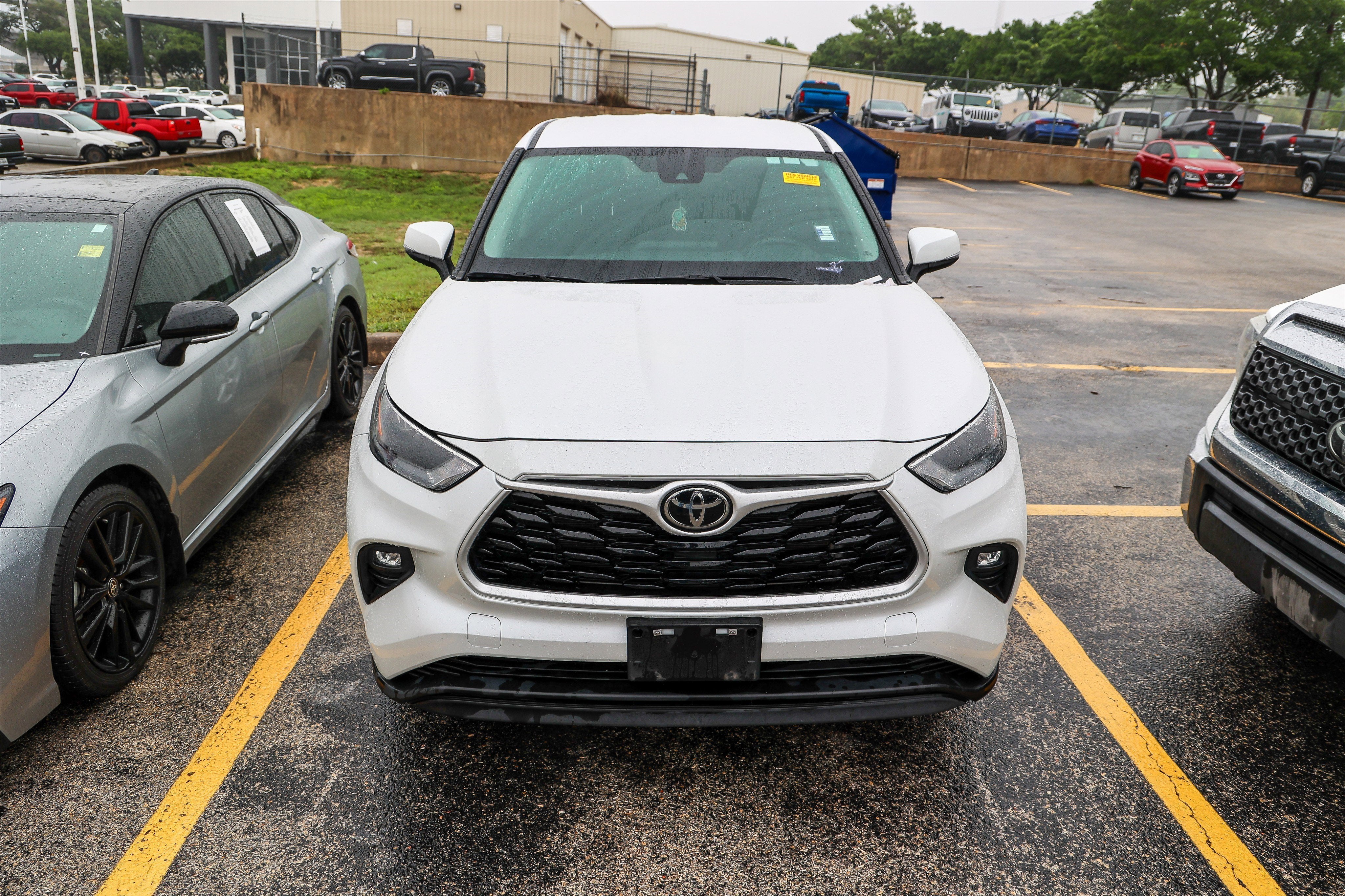 2024 Toyota HIGHLANDER LE