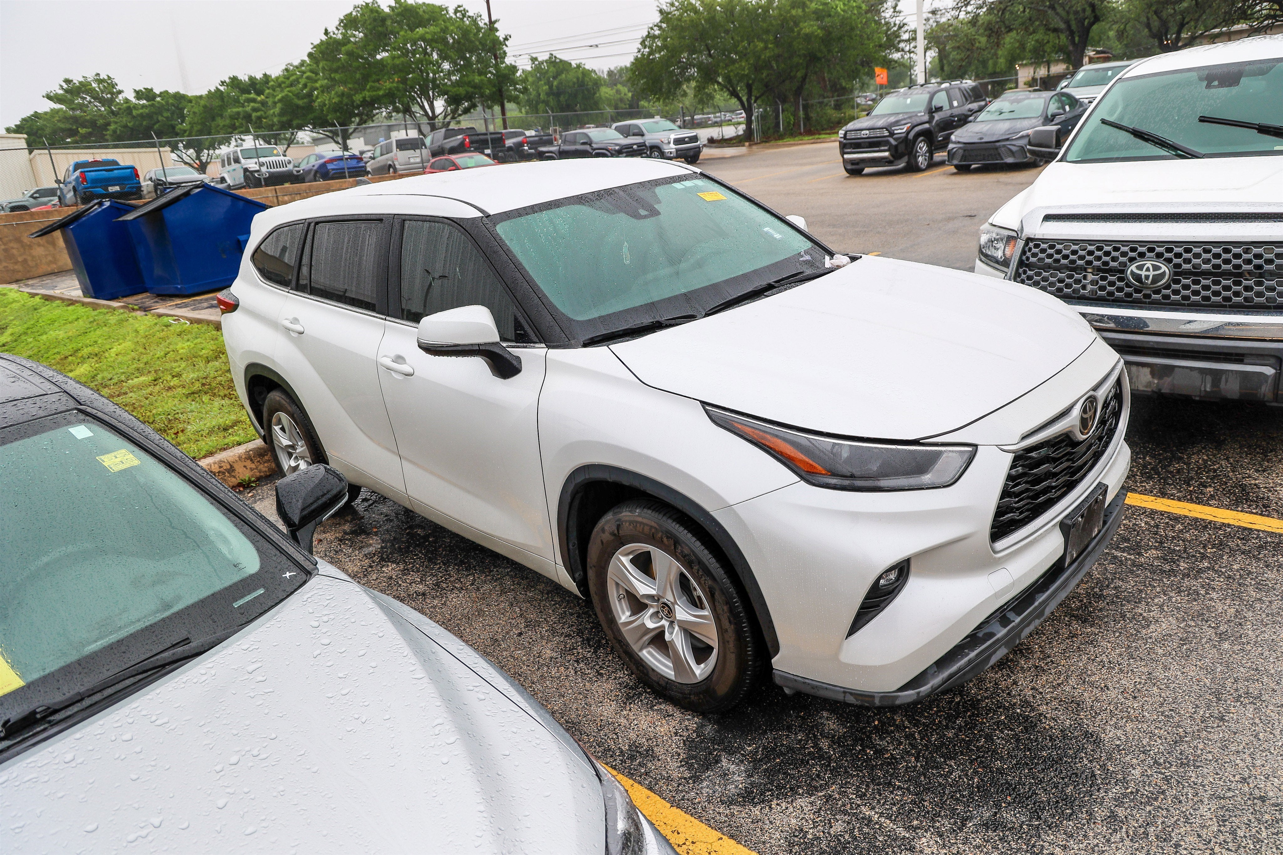 2024 Toyota HIGHLANDER LE