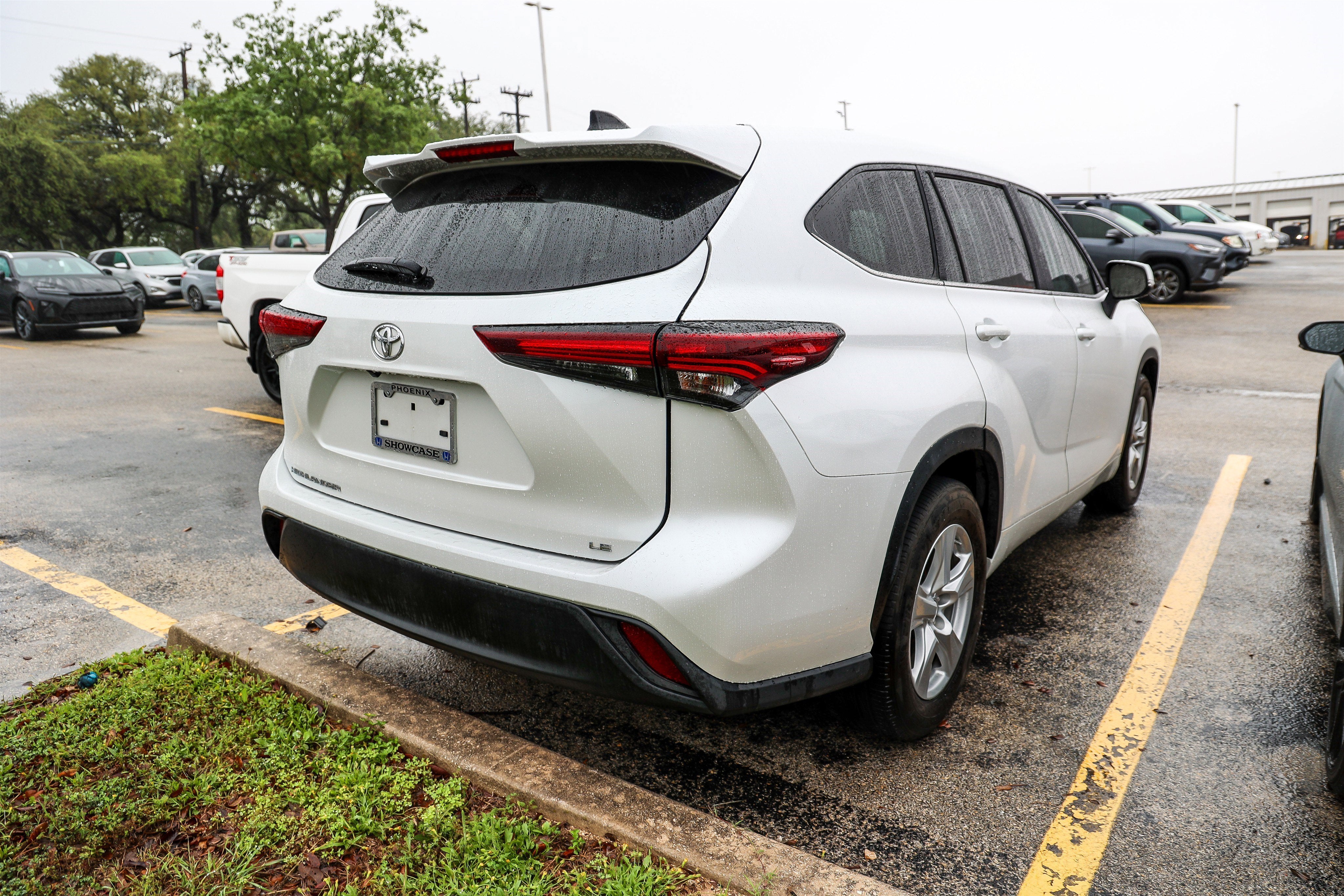 2024 Toyota HIGHLANDER LE