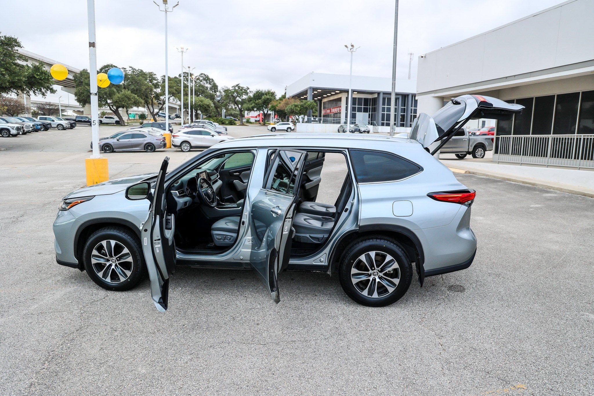 2023 Toyota Highlander LE