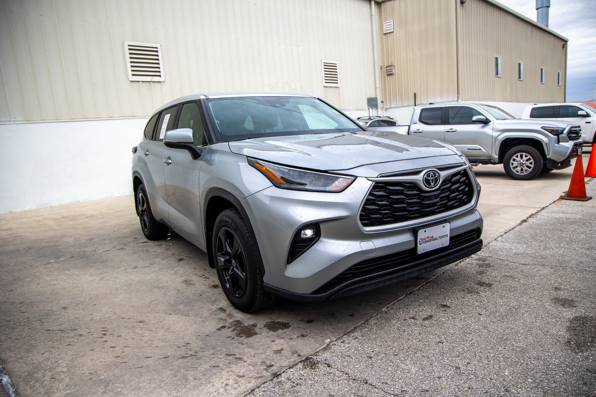 2024 Toyota HIGHLANDER LE