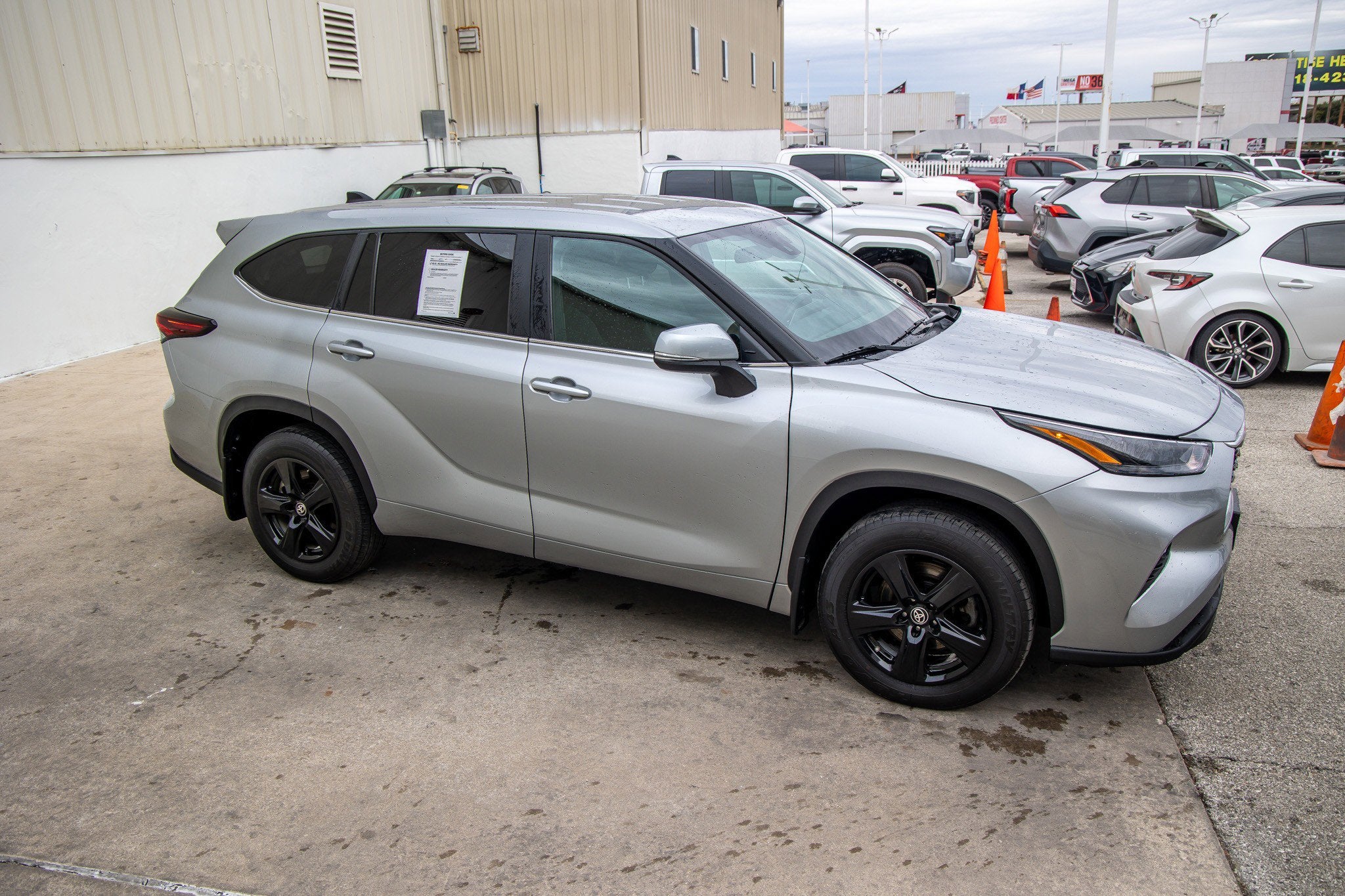 2024 Toyota HIGHLANDER LE