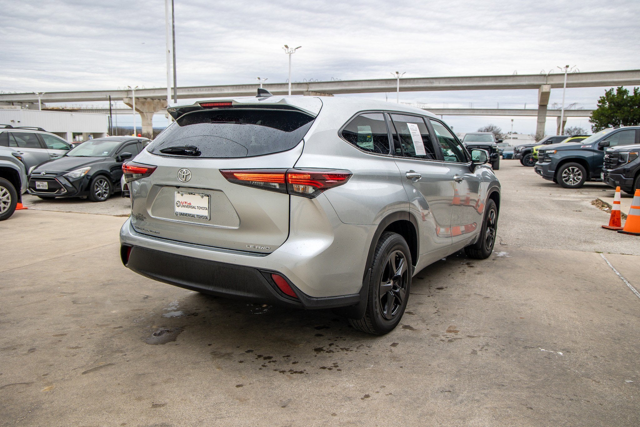 2024 Toyota HIGHLANDER LE