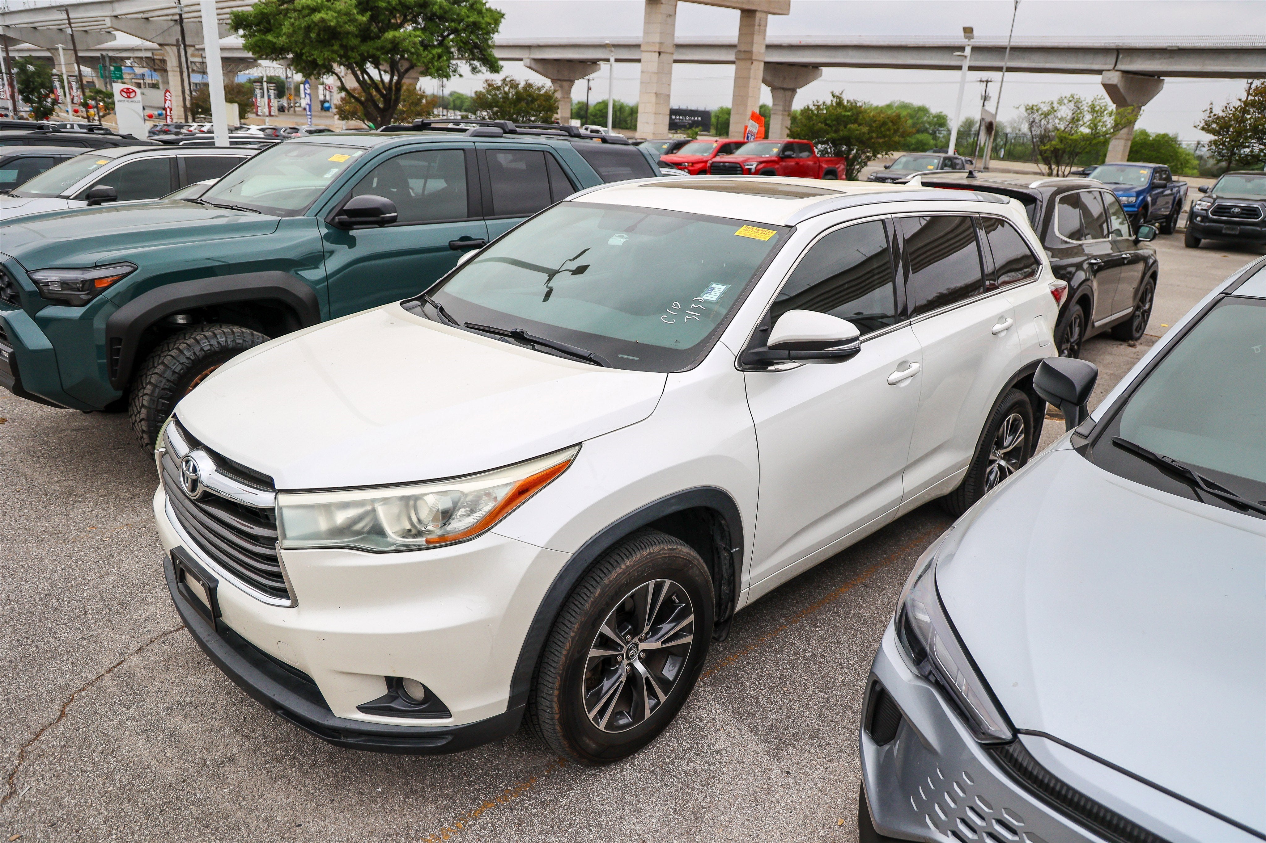 2016 Toyota HIGHLANDER XLE