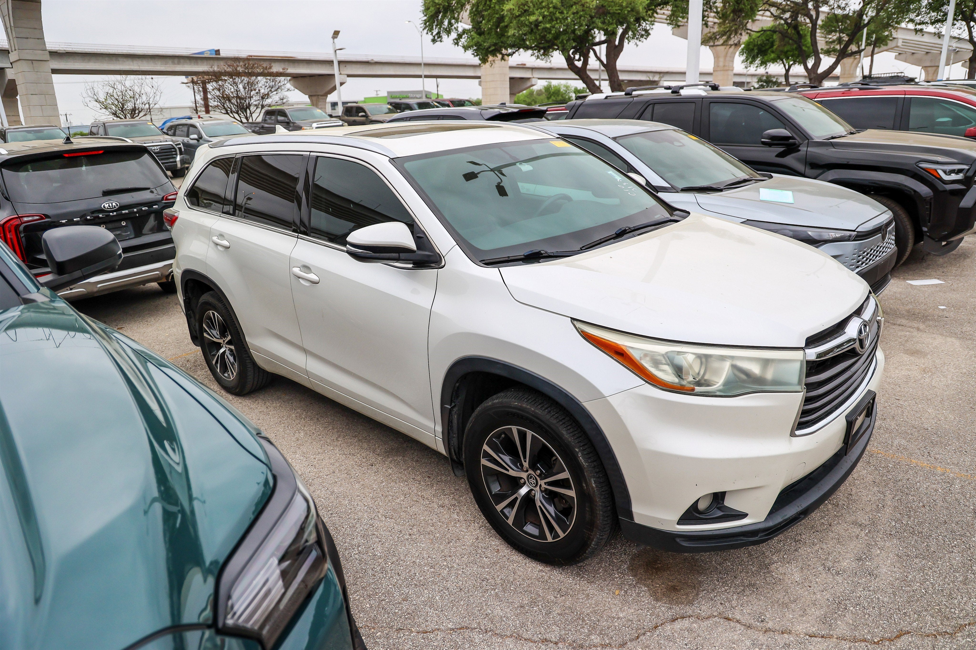 2016 Toyota HIGHLANDER XLE