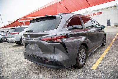 2021 Toyota Sienna LE