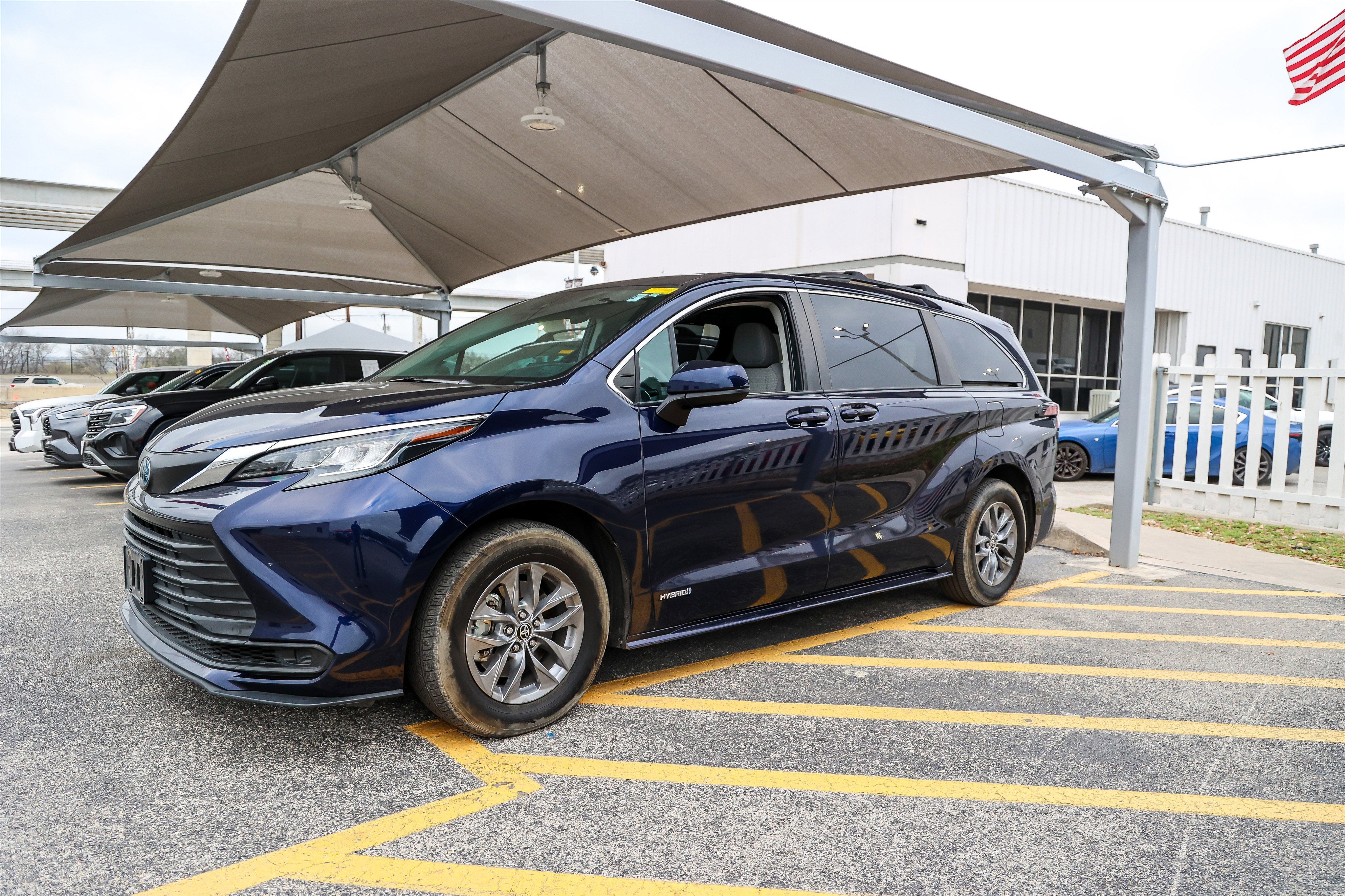 2021 Toyota SIENNA LE LE
