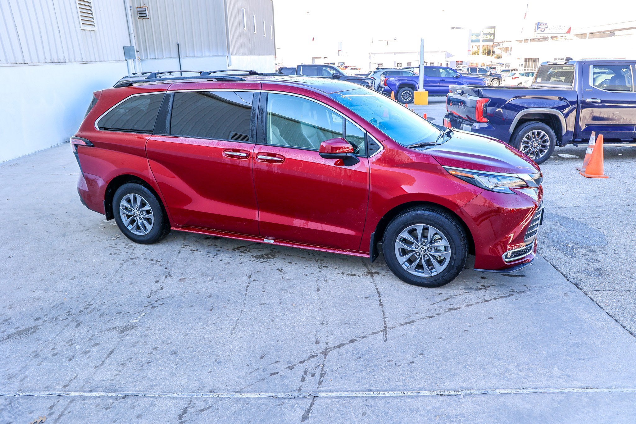 2022 Toyota SIENNA XLE XLE