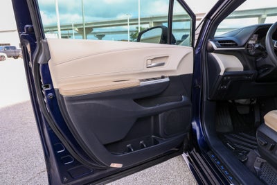 2024 Toyota Sienna XLE