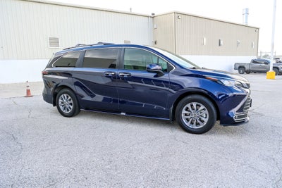2024 Toyota Sienna XLE