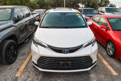 2025 Toyota Sienna XLE
