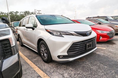 2025 Toyota Sienna XLE