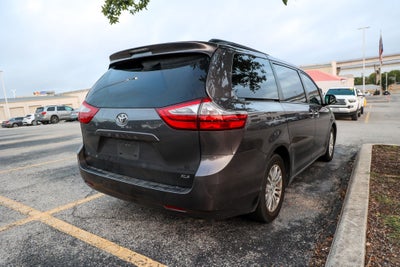 2017 Toyota Sienna XLE